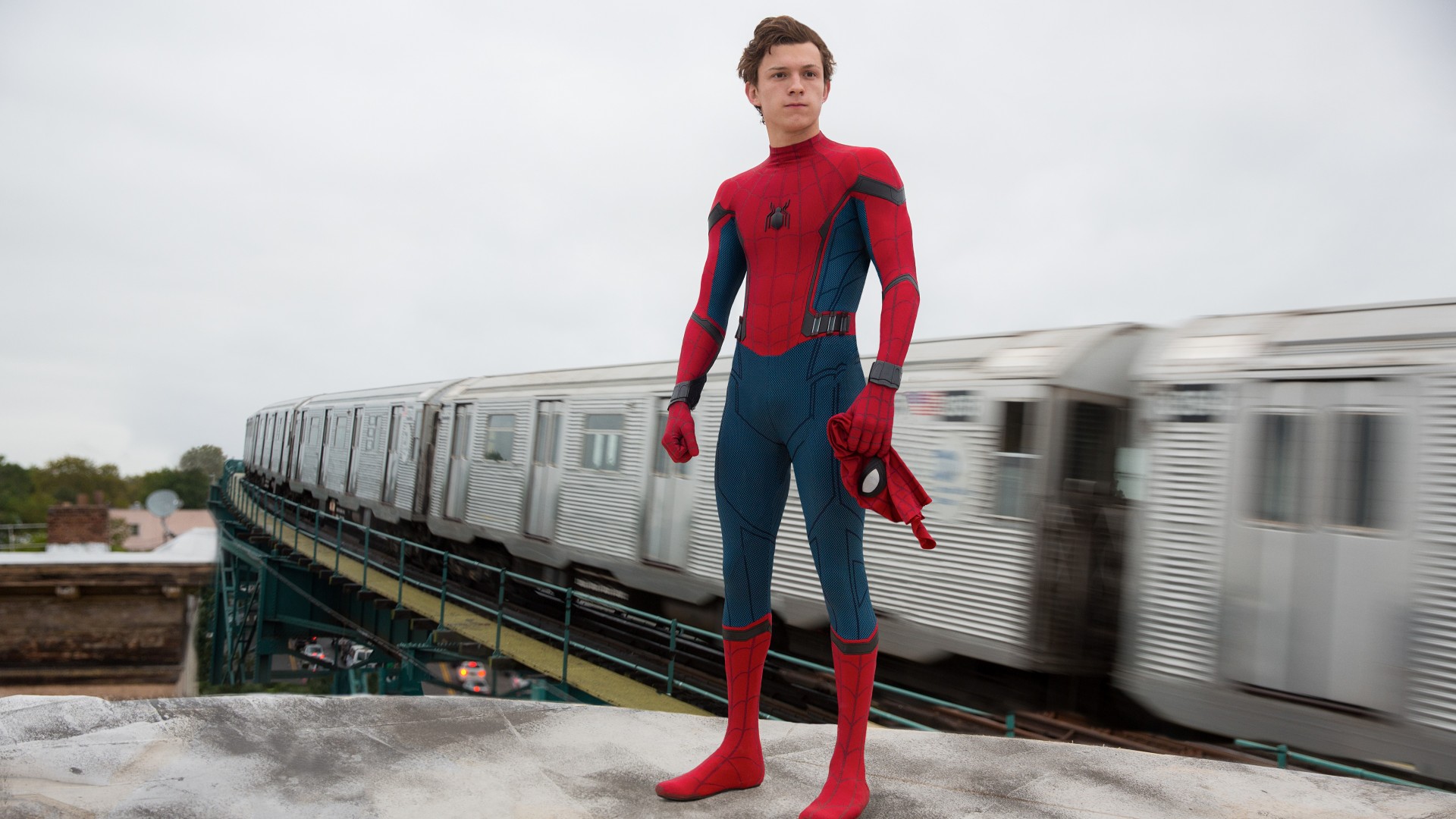Spider-Man accanto al treno, 1920x1080 1080p, Desktop
