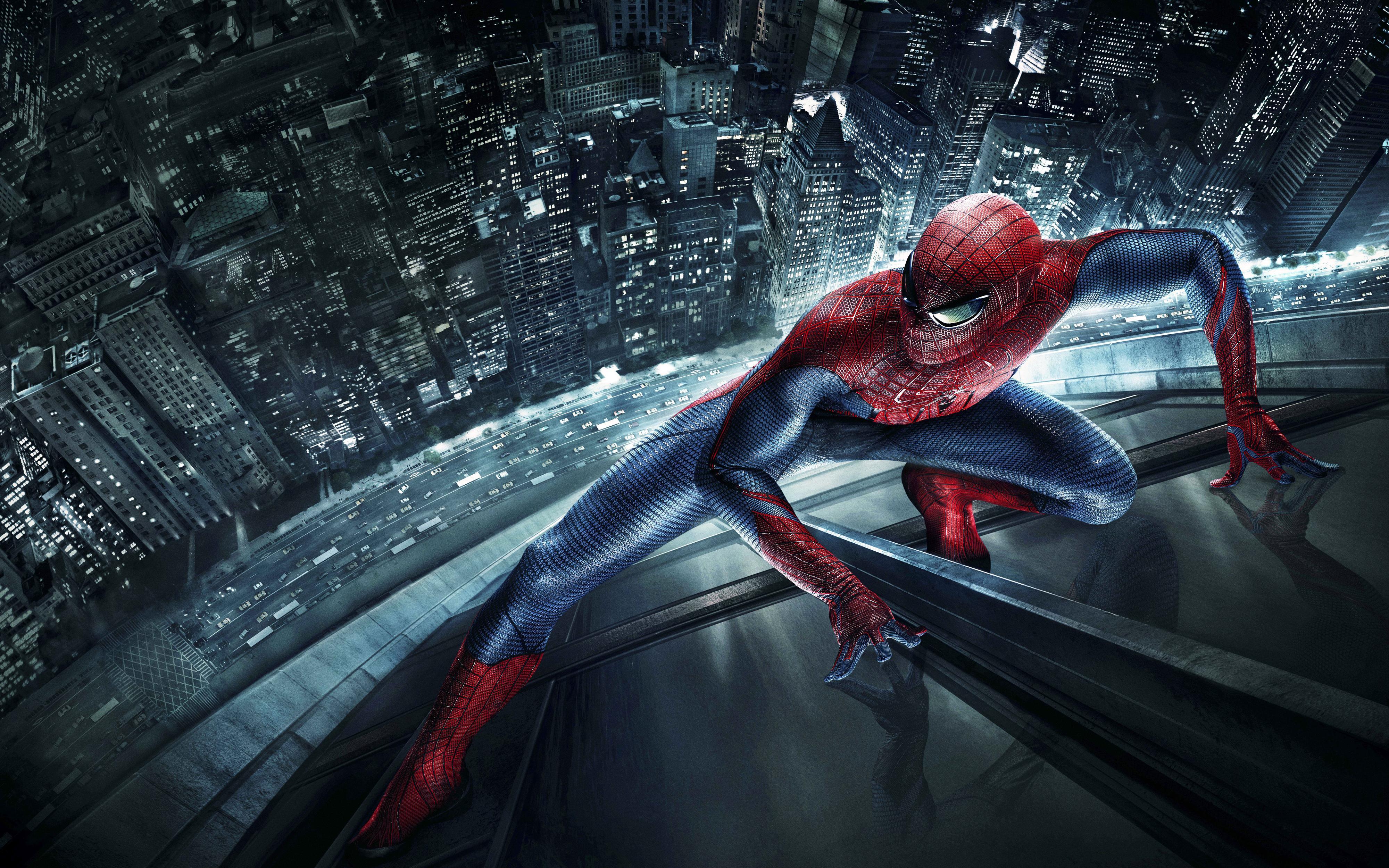 Spider-Man su grattacielo notturno, 4000x2500 4K, PC Desktop