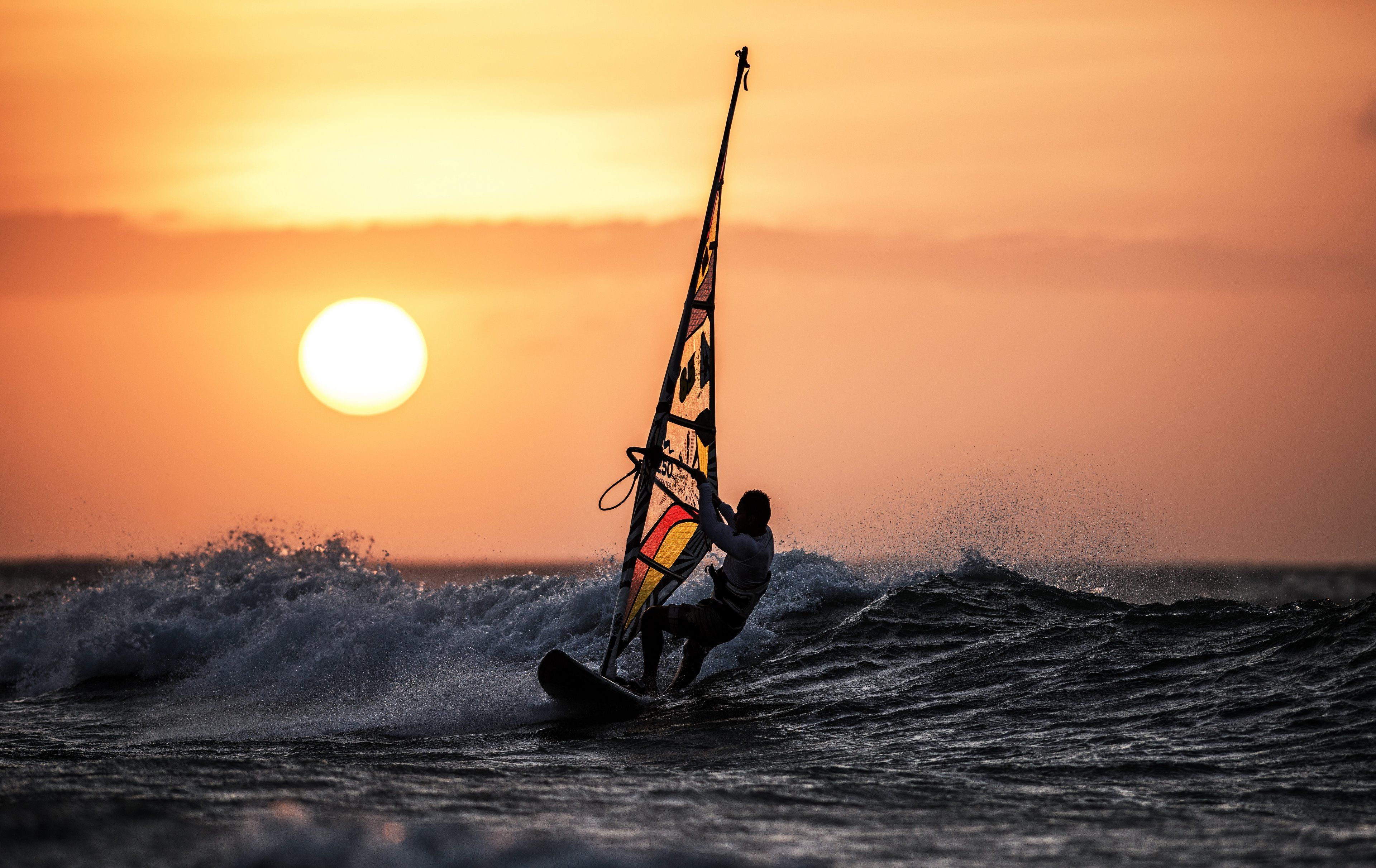 Windsurf al tramonto sul mare, 3840x2423 4K Ultra HD, Monitor 4K