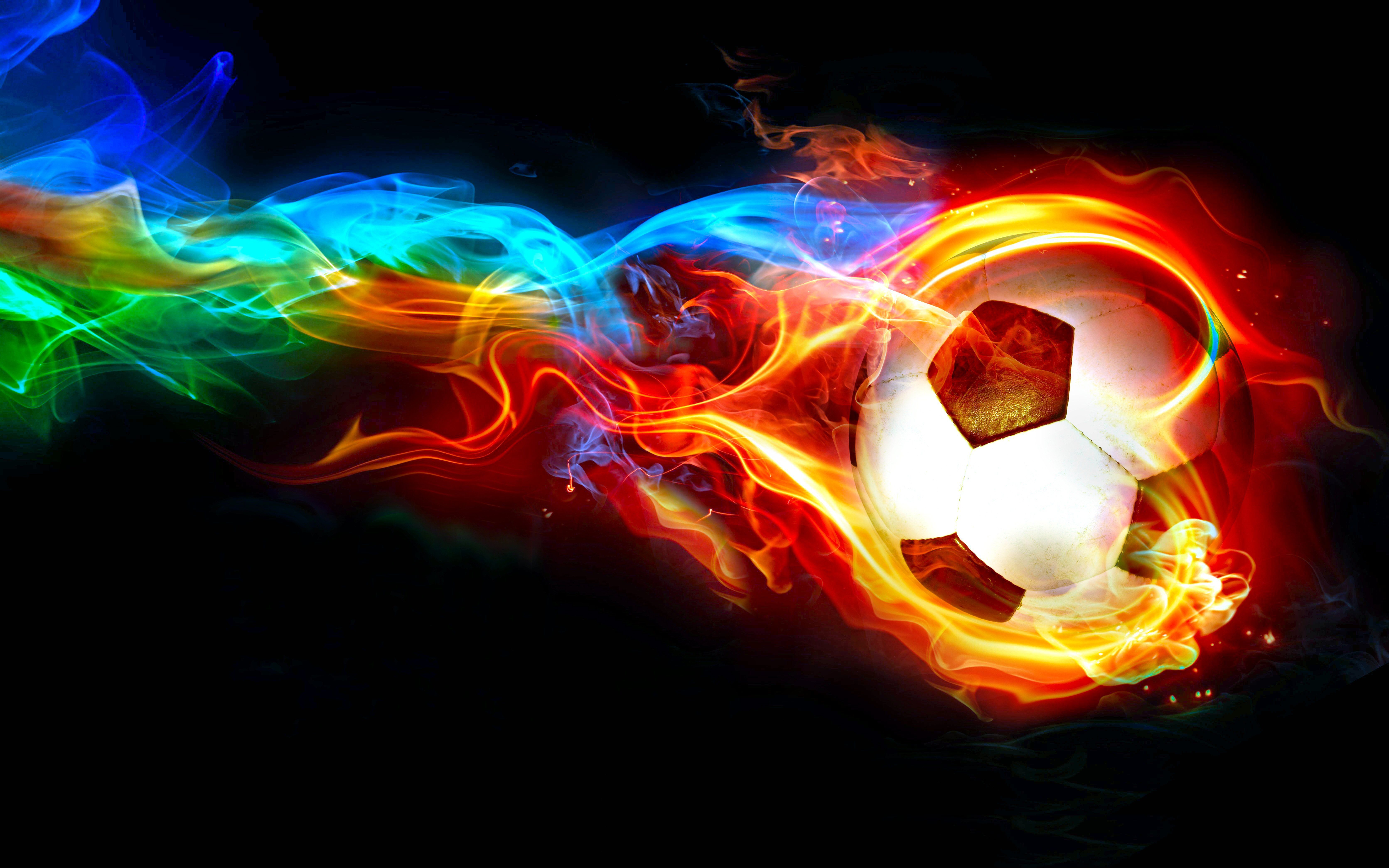 Pallone da calcio con fiamme colorate, 6686x4179 UHD, PC 4K