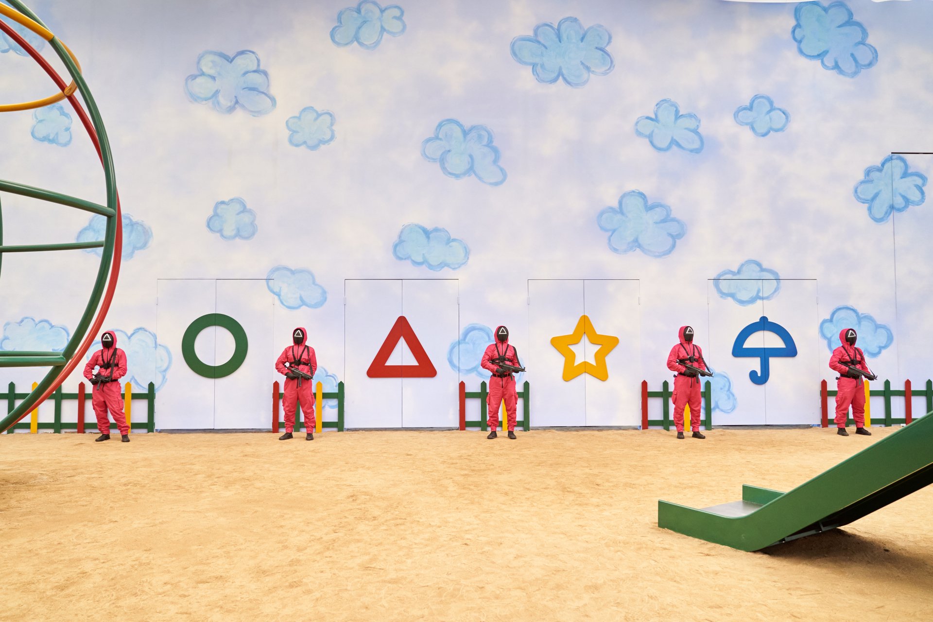 Guardie Squid Game forme geometriche, 1920x1280 Full HD+, Laptop