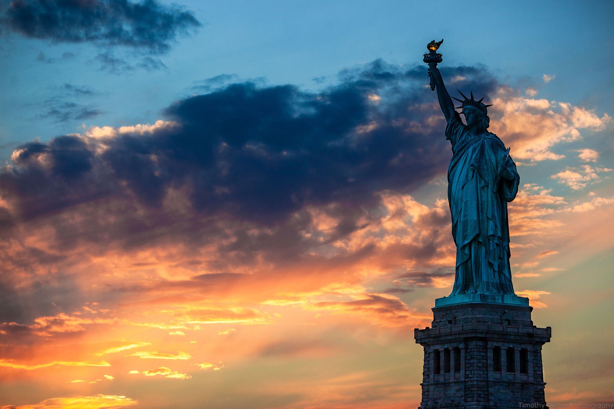 Statua della Libertà al tramonto, 2048x1365 alta risoluzione, Desktop
