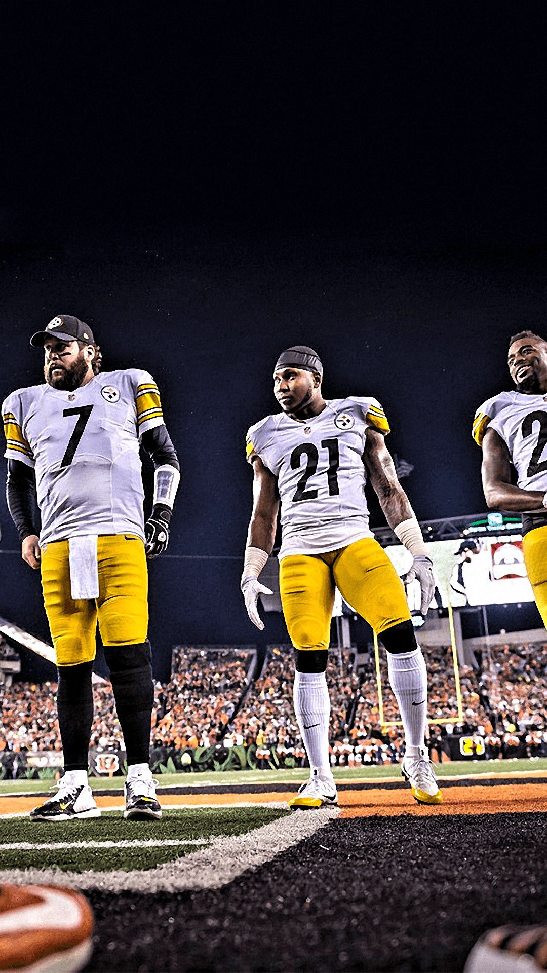 Giocatori Steelers in campo, 1080x1920 Verticale, Mobile