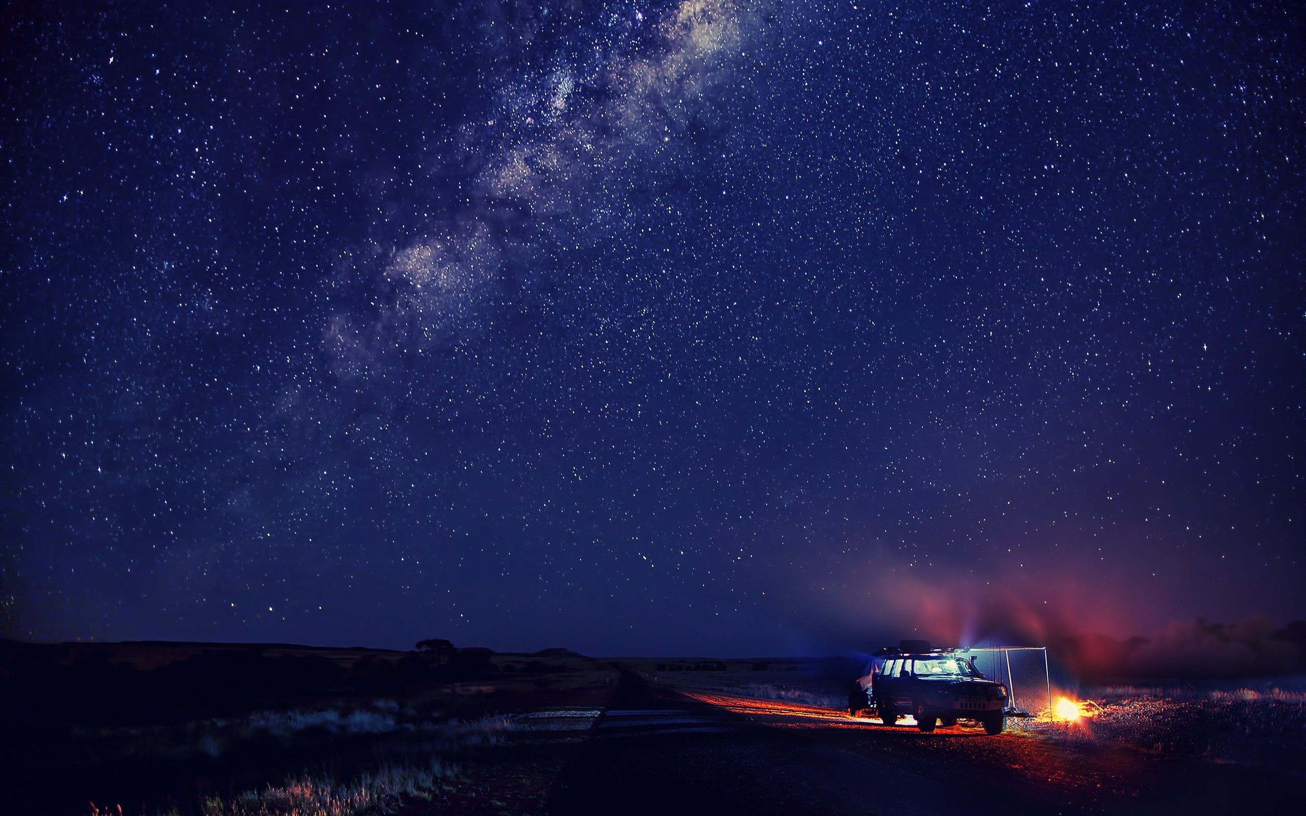 Furgone campeggio sotto Via Lattea, 2560x1600 2K, Monitor Gaming