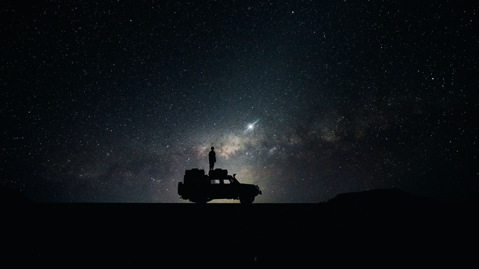 Silhouette persona su jeep, stelle notturne, 1920x1080 Full HD 1080p, PC