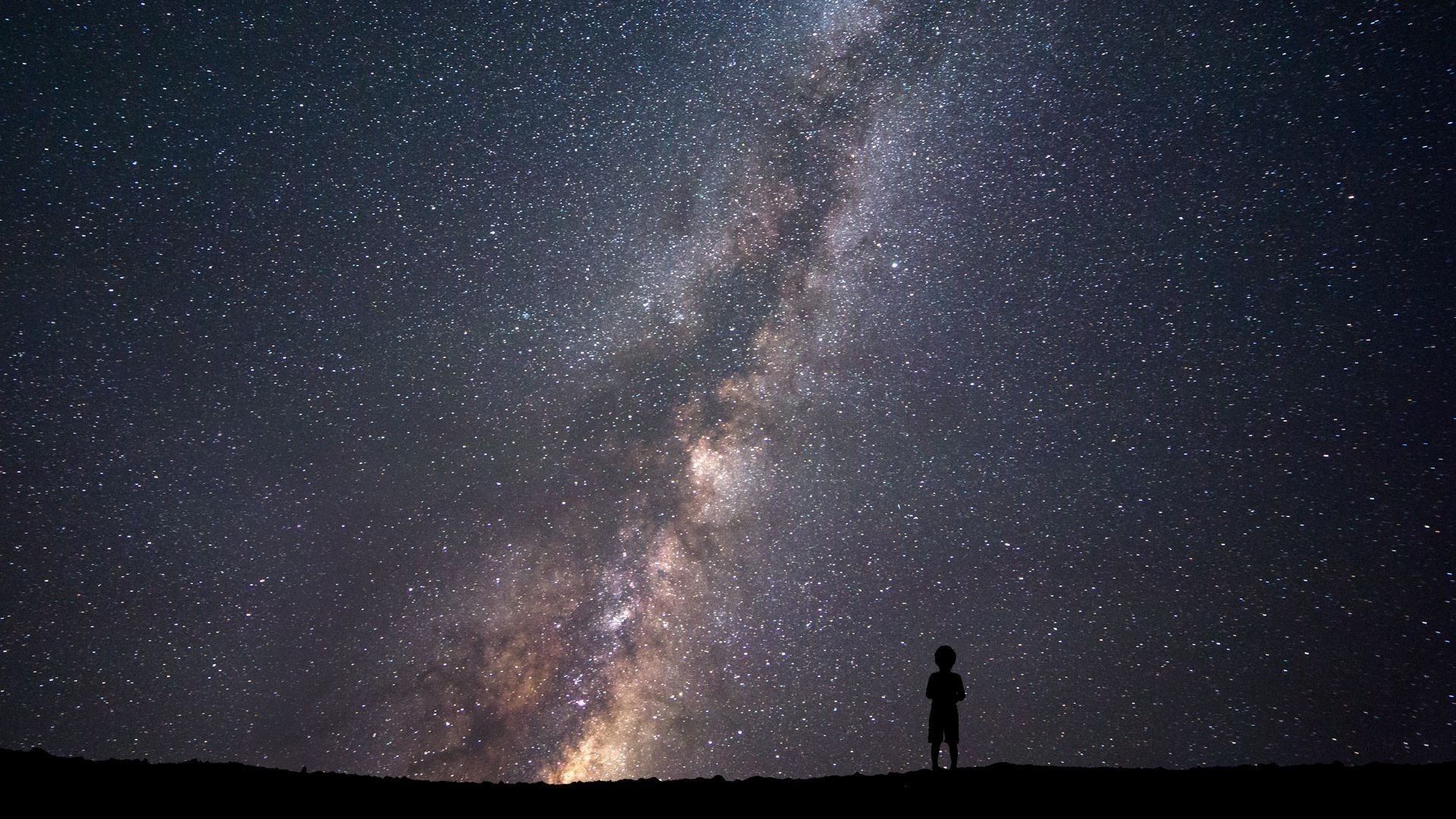 Silhouette persona sotto Via Lattea, 1920x1080 Full HD 1080p, Monitor Gaming