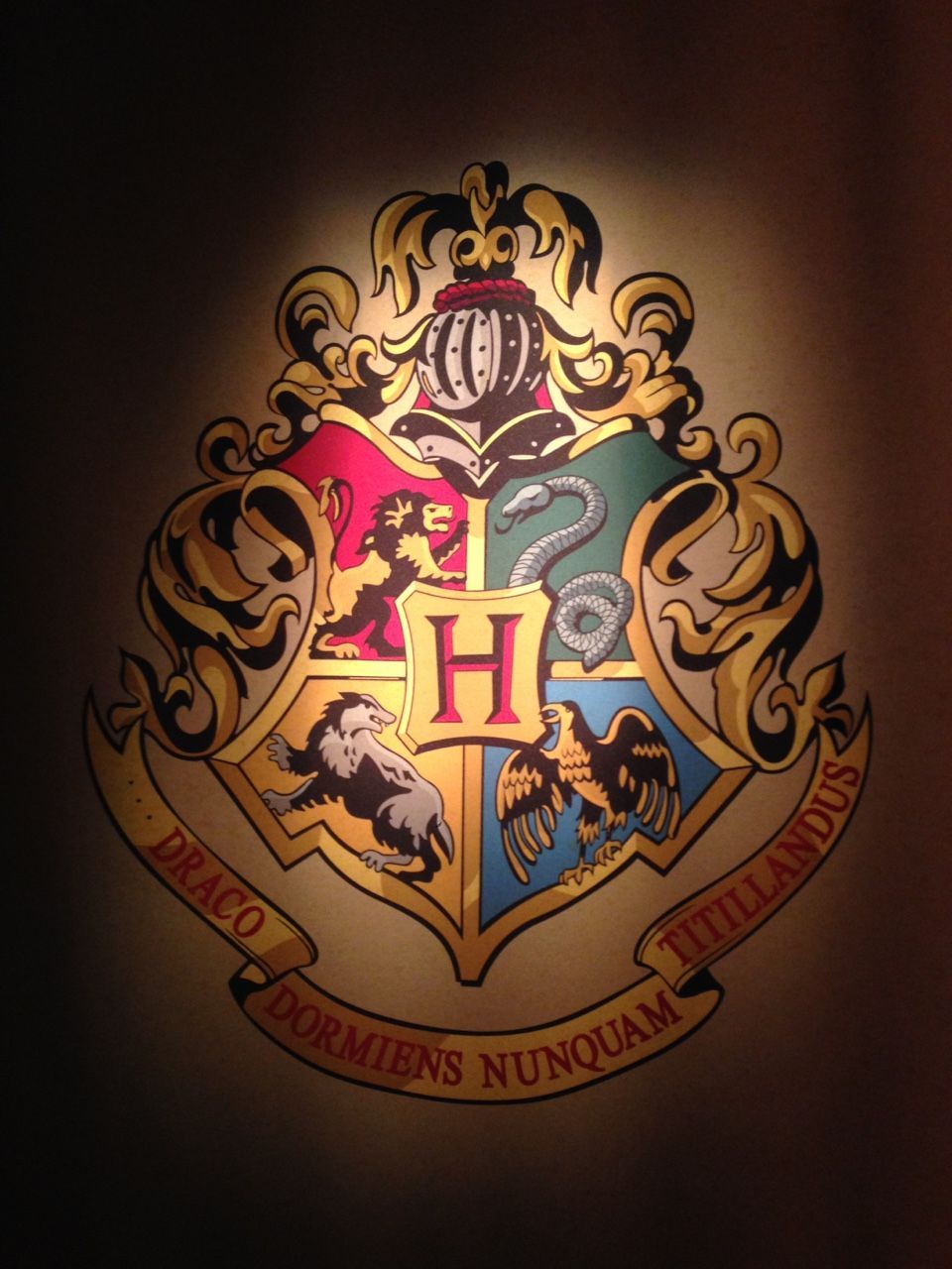 Stemma Hogwarts Harry Potter, mondo magico, 960x1280 Verticale, Telefono