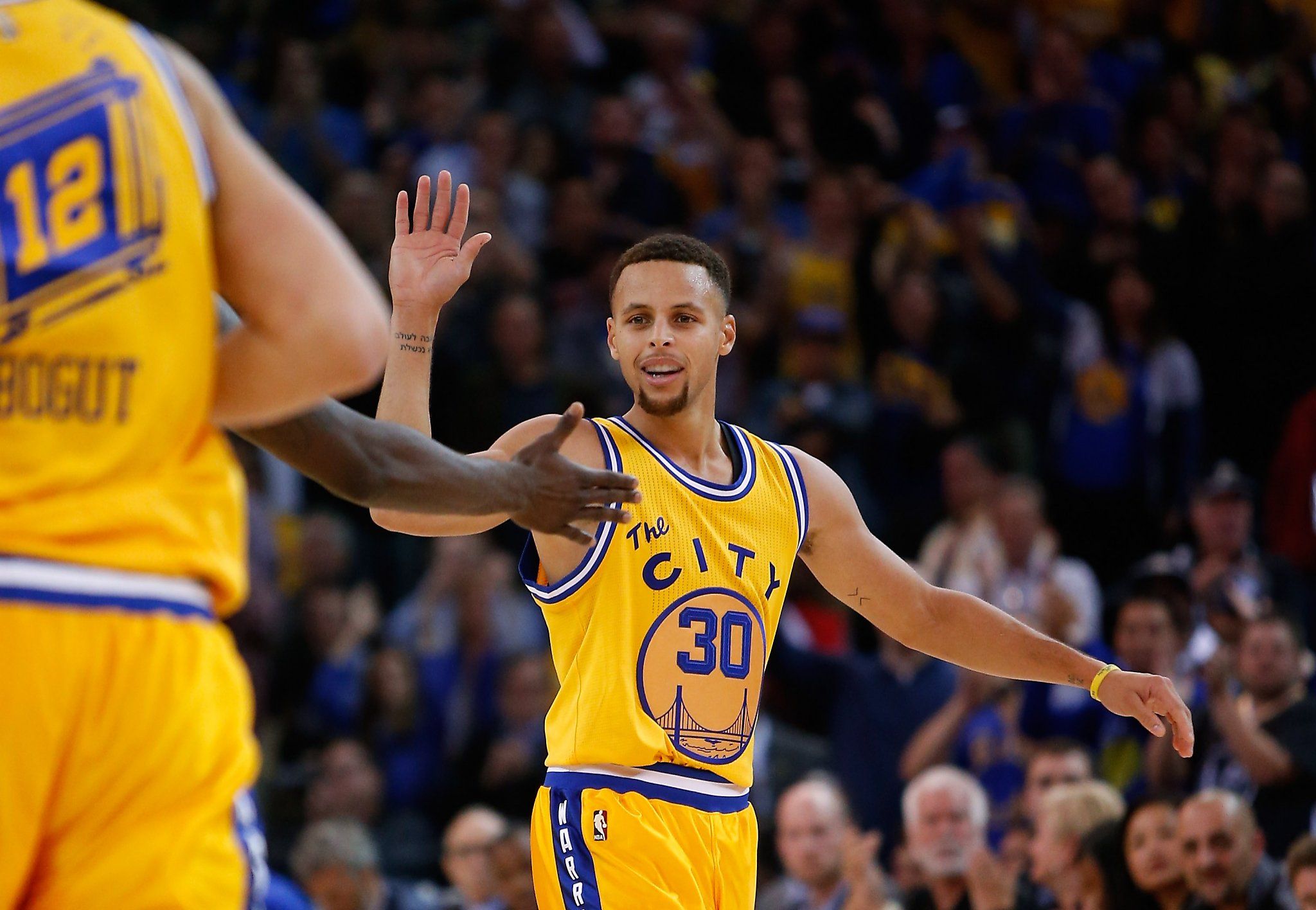 Stephen Curry maglia gialla Warriors, 2048x1416 2K, PC