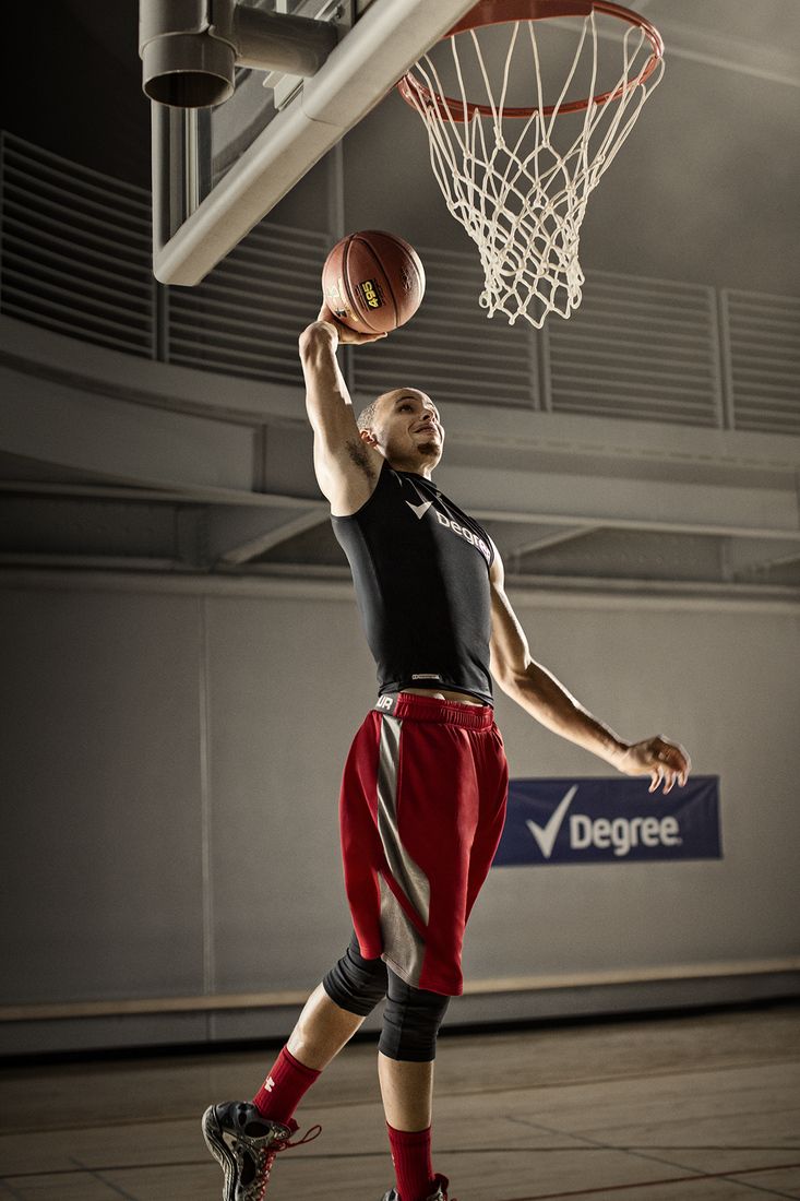 Giocatore basket schiacciata palestra, 733x1100 Full HD Verticale, iPhone
