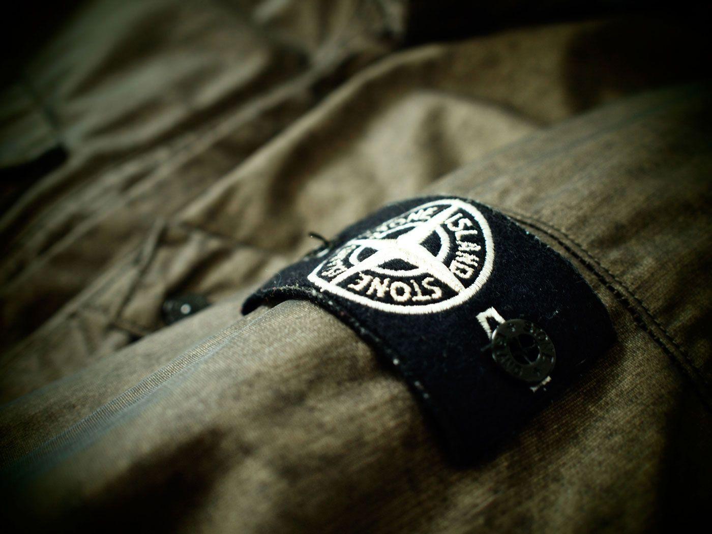 Uomo con felpa Stone Island, 1920x1080 Full HD, Desktop