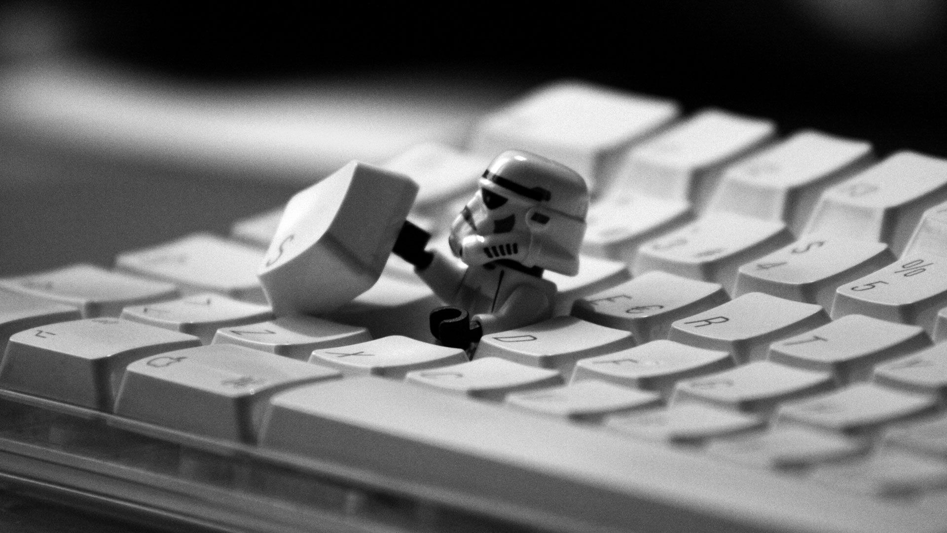 LEGO Stormtrooper su tastiera, 1920x1080 1080p, PC Desktop