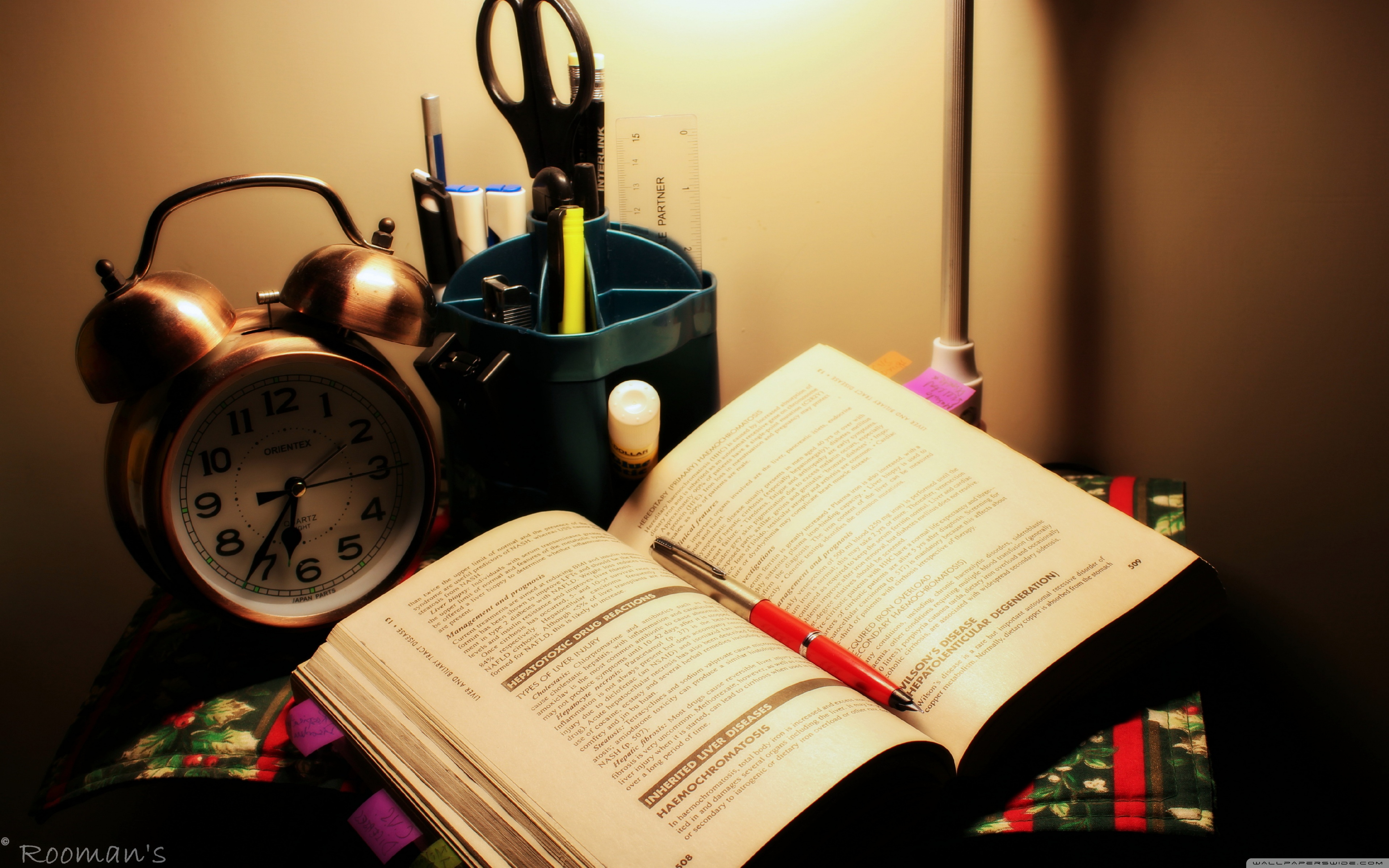 Libro aperto sveglia scrivania studio, 3840x2400 UHD, PC 4K
