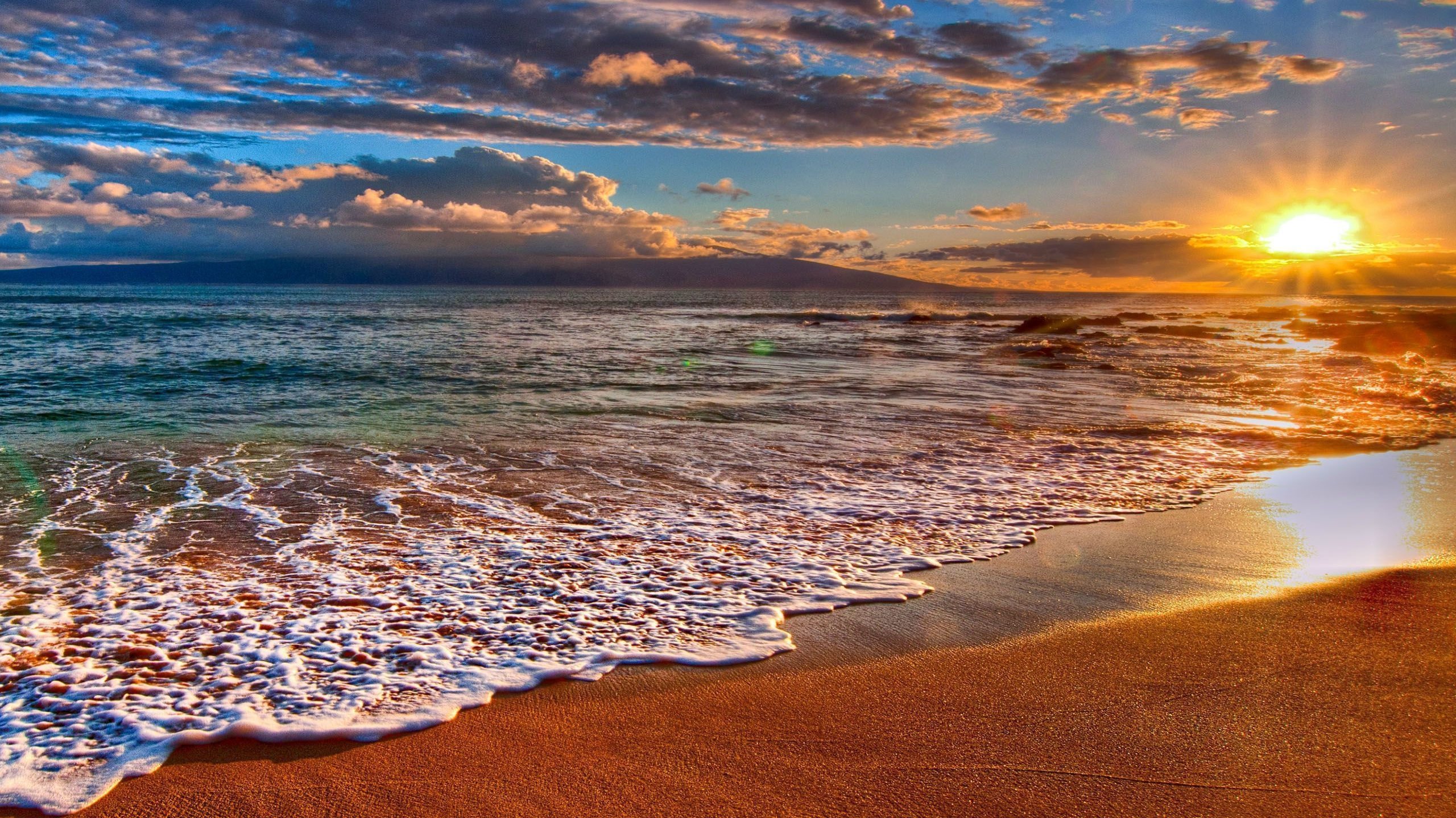 Alba sulla spiaggia con onde, 2560x1440 2K QHD, PC
