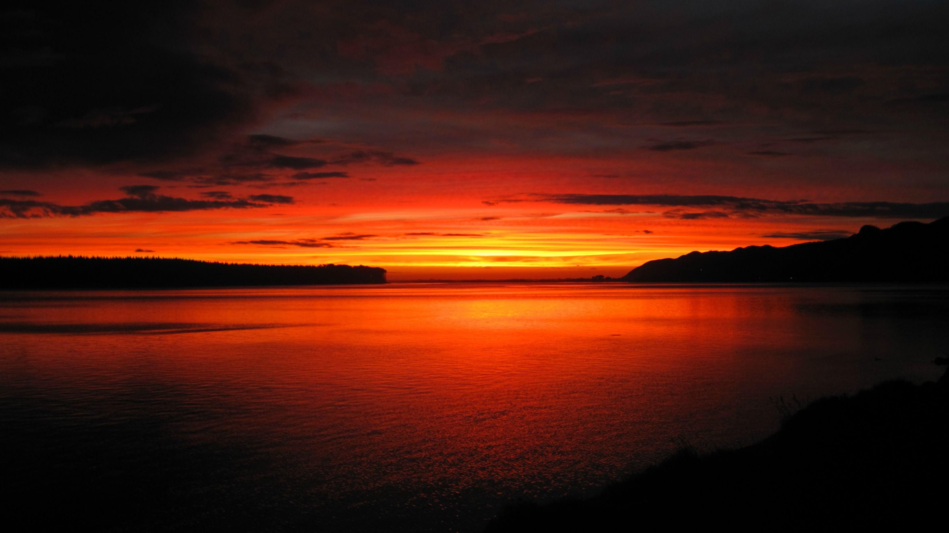 Tramonto rosso sul lago, 3312x1860 WQXGA, PC
