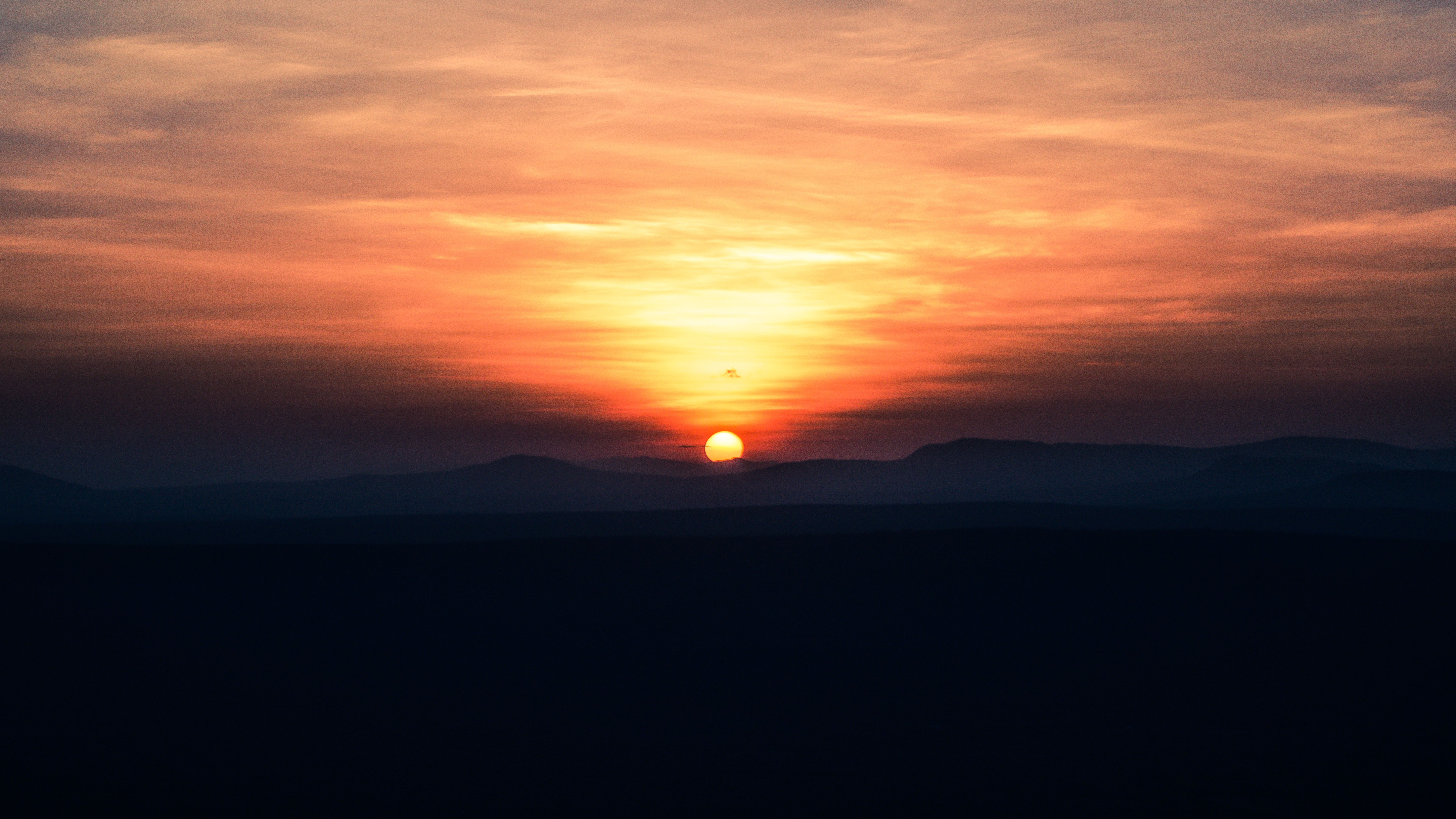 Tramonto sole colline silhouette, 7680x4320 UHD, PC 4K