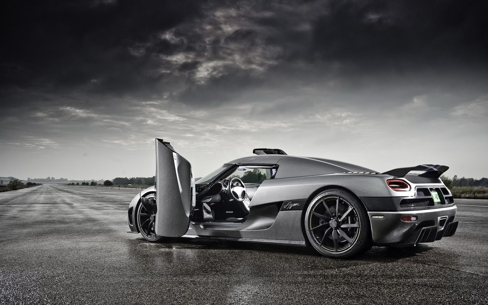 Supercar grigia con portiere aperte, 1600x1000 900p, Desktop