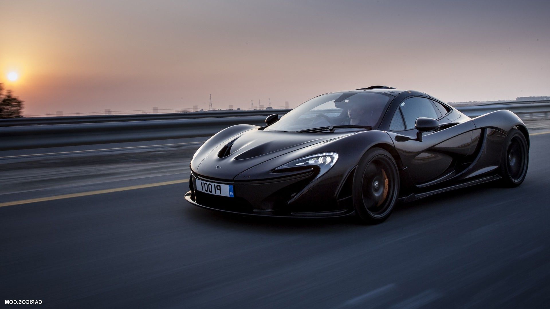 McLaren P1 nera su strada, 1920x1080 1080p, Laptop