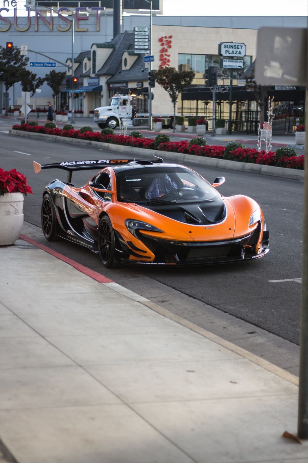 McLaren P1 arancione modificata, supercar britannica, 1000x1500 Full HD Verticale, Smartphone