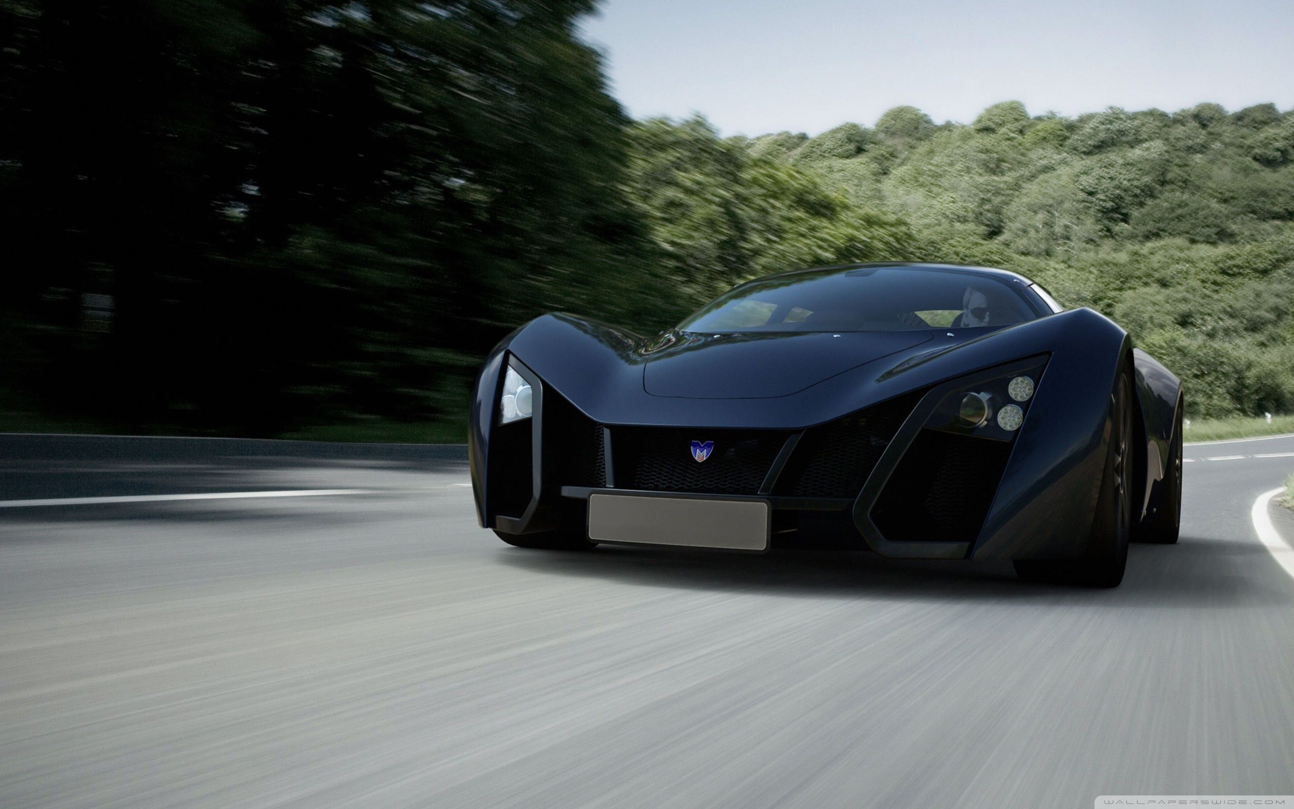 Supercar nera su strada, 2560x1600 2K, PC
