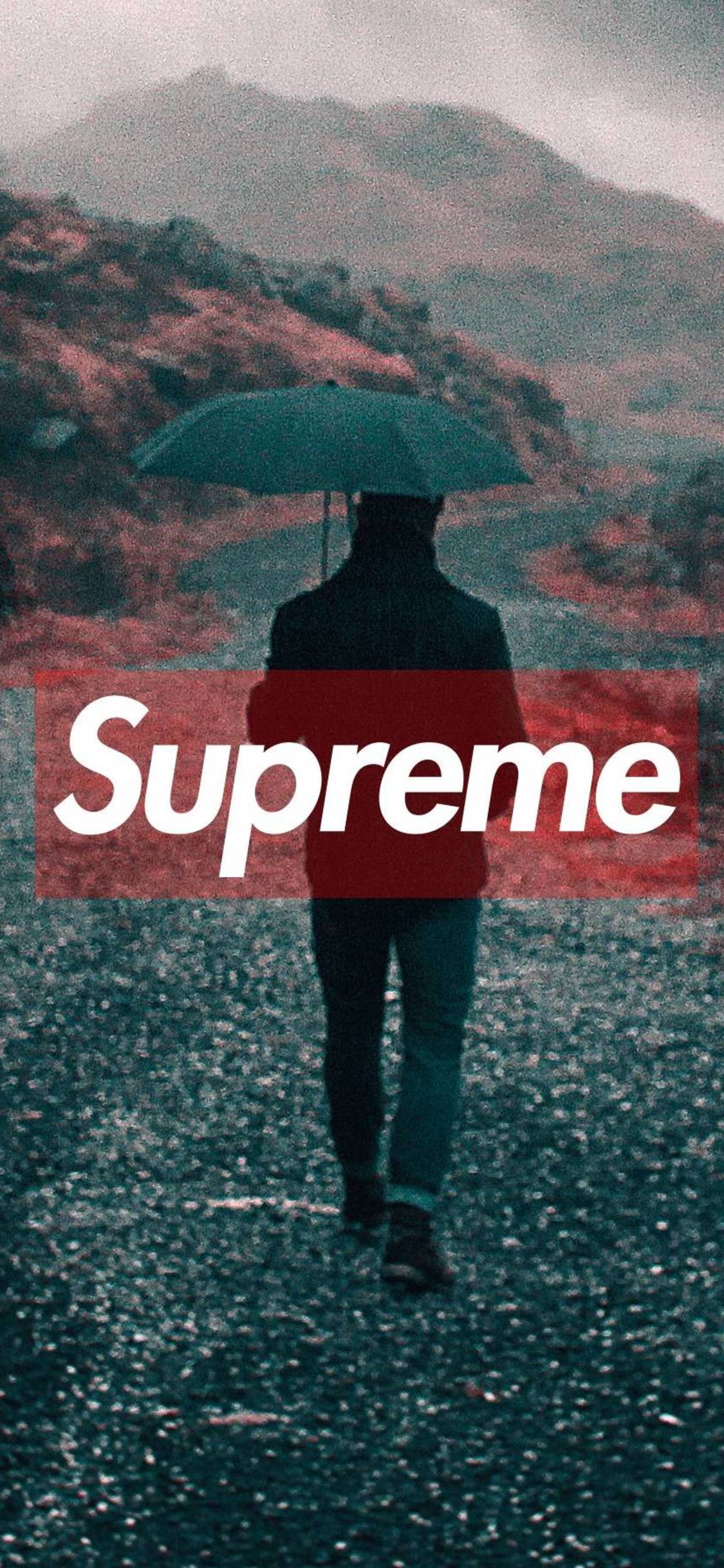 Uomo con ombrello logo Supreme, New York, 1125x2436 Full HD Verticale, iPhone Air
