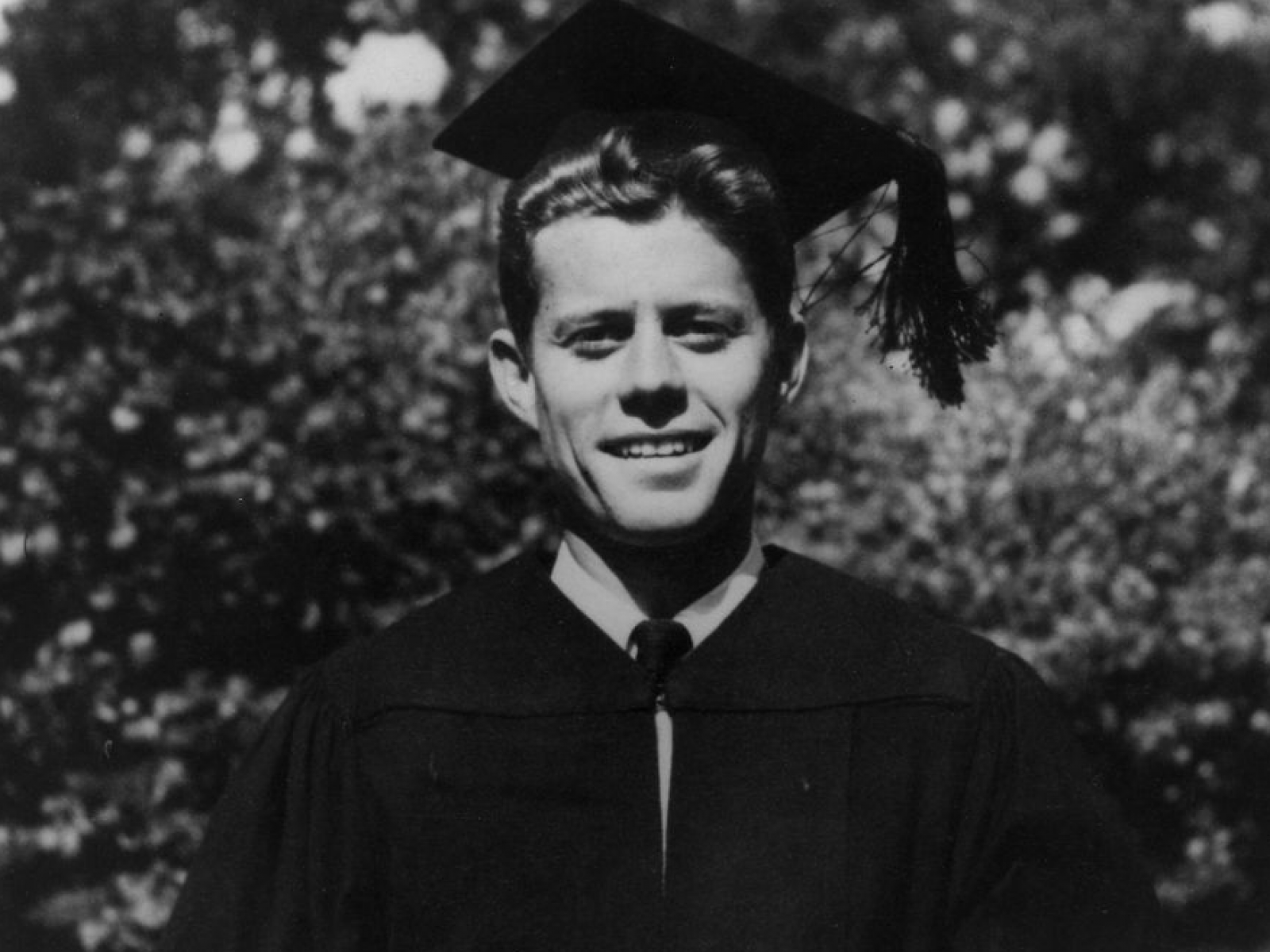 JFK al microfono, bianco e nero, 1600x900 HD Ready, iMac