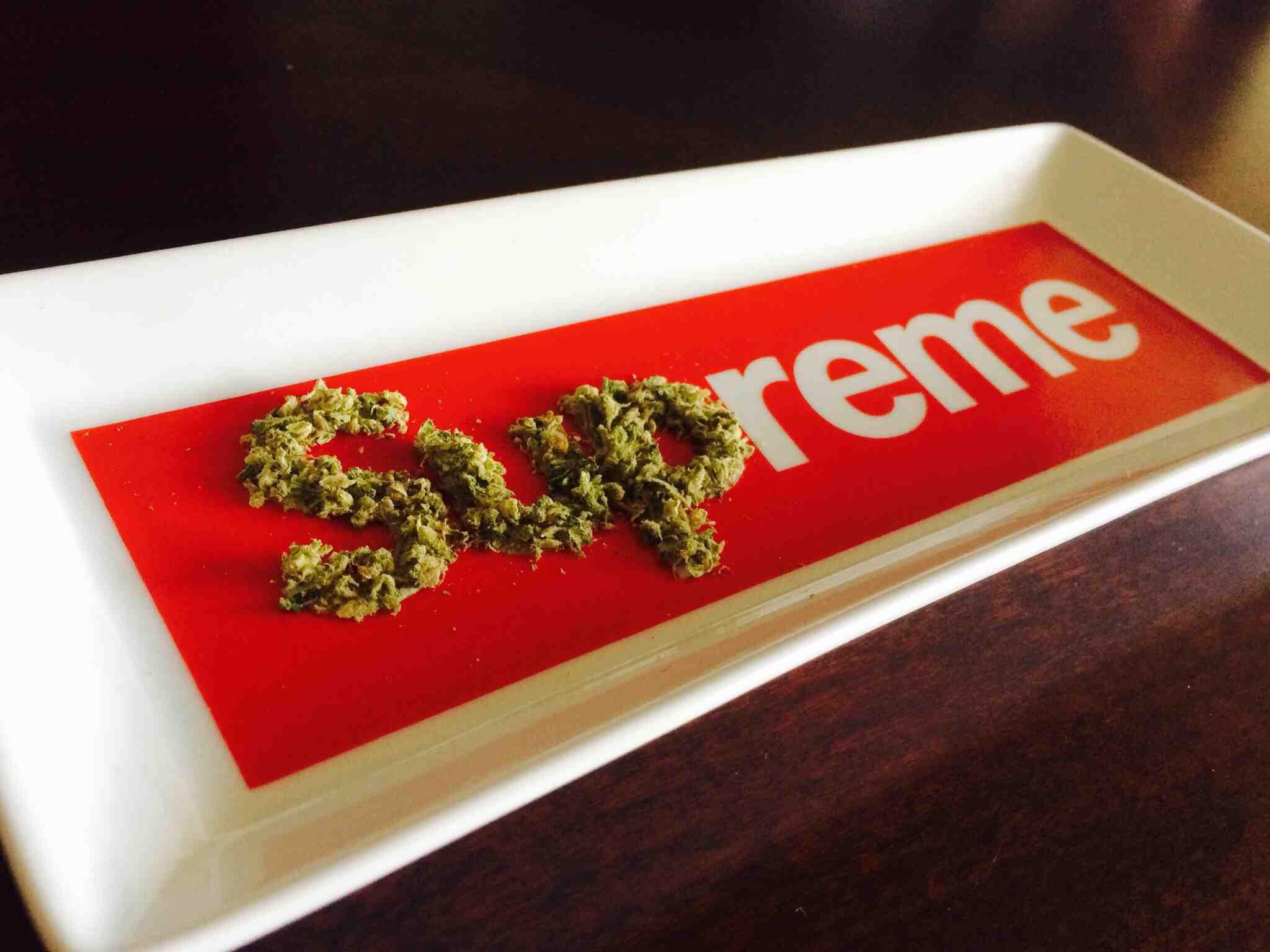 Logo Supreme edificio abbandonato, 2880x1800 2K, Monitor Gaming