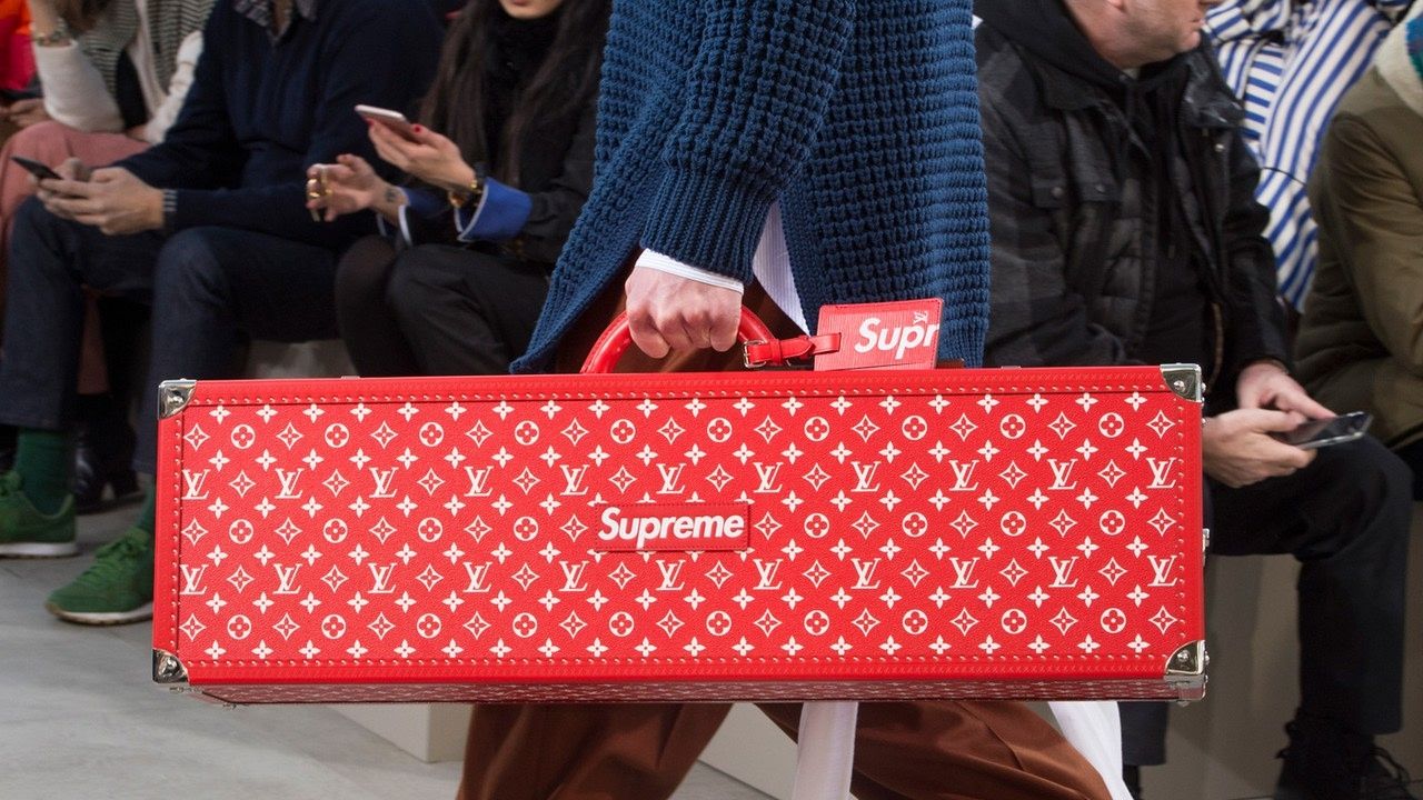 Valigetta Supreme Louis Vuitton rossa, New York, 1280x720 720p, PC