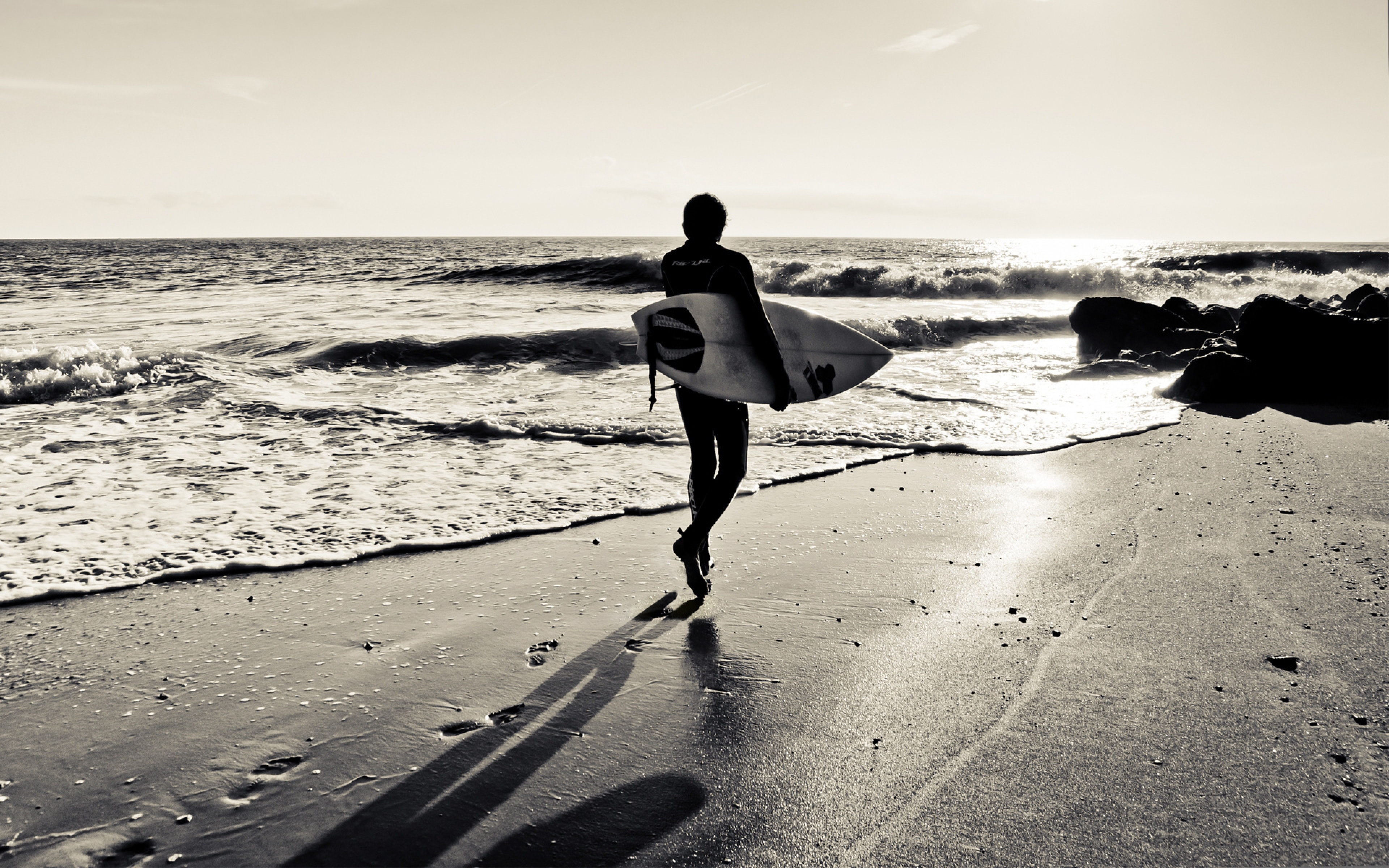Surfista silhouette spiaggia bianco e nero, 3840x2400 Ultra HD, 4K TV