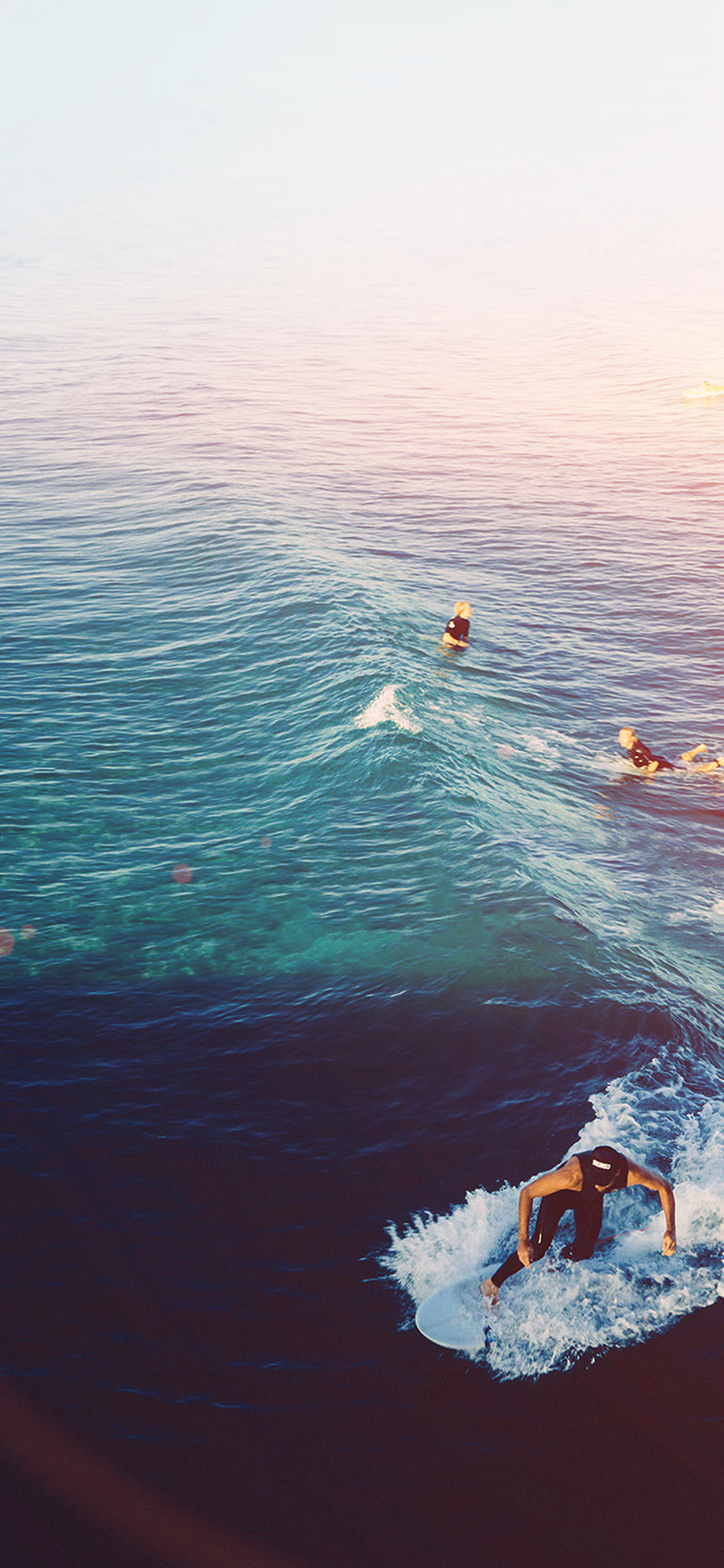 Surfisti onda oceano, 1125x2436 Verticale, Telefono