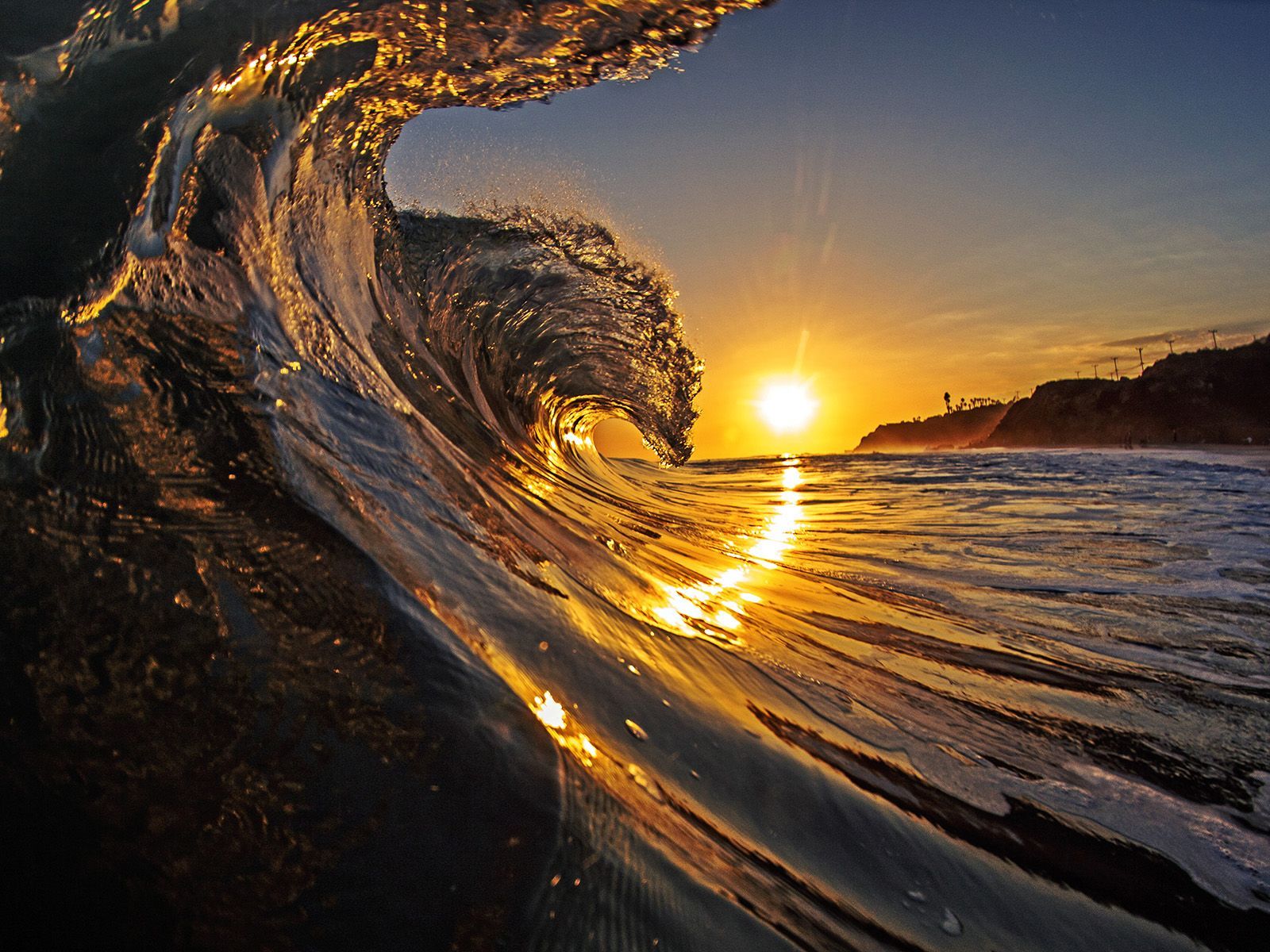 Onda al tramonto sull'oceano, 1600x1200 HD Ready, Desktop