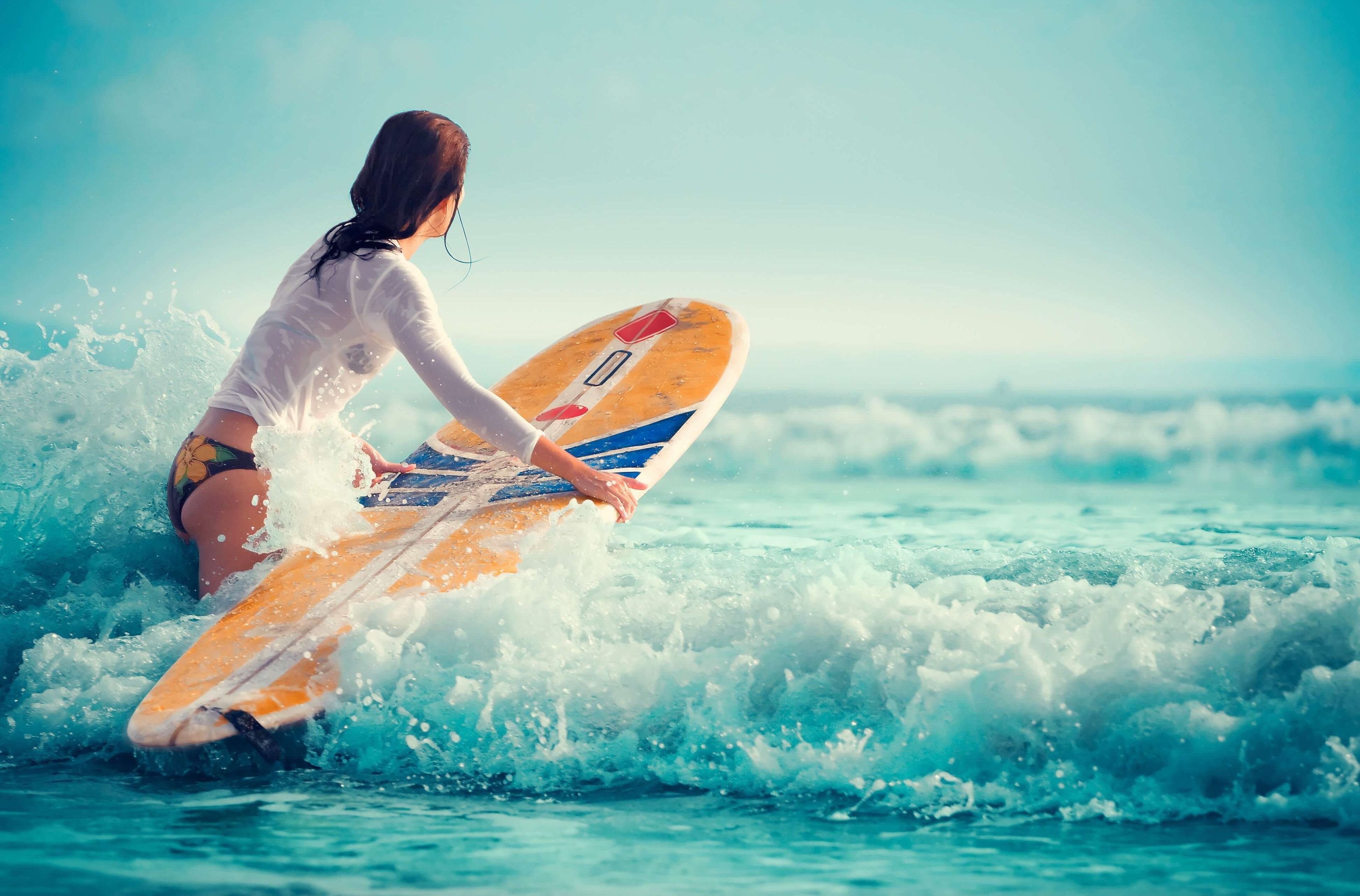 Surfista con tavola arancione, 3840x2530 Ultra HD, 4K TV
