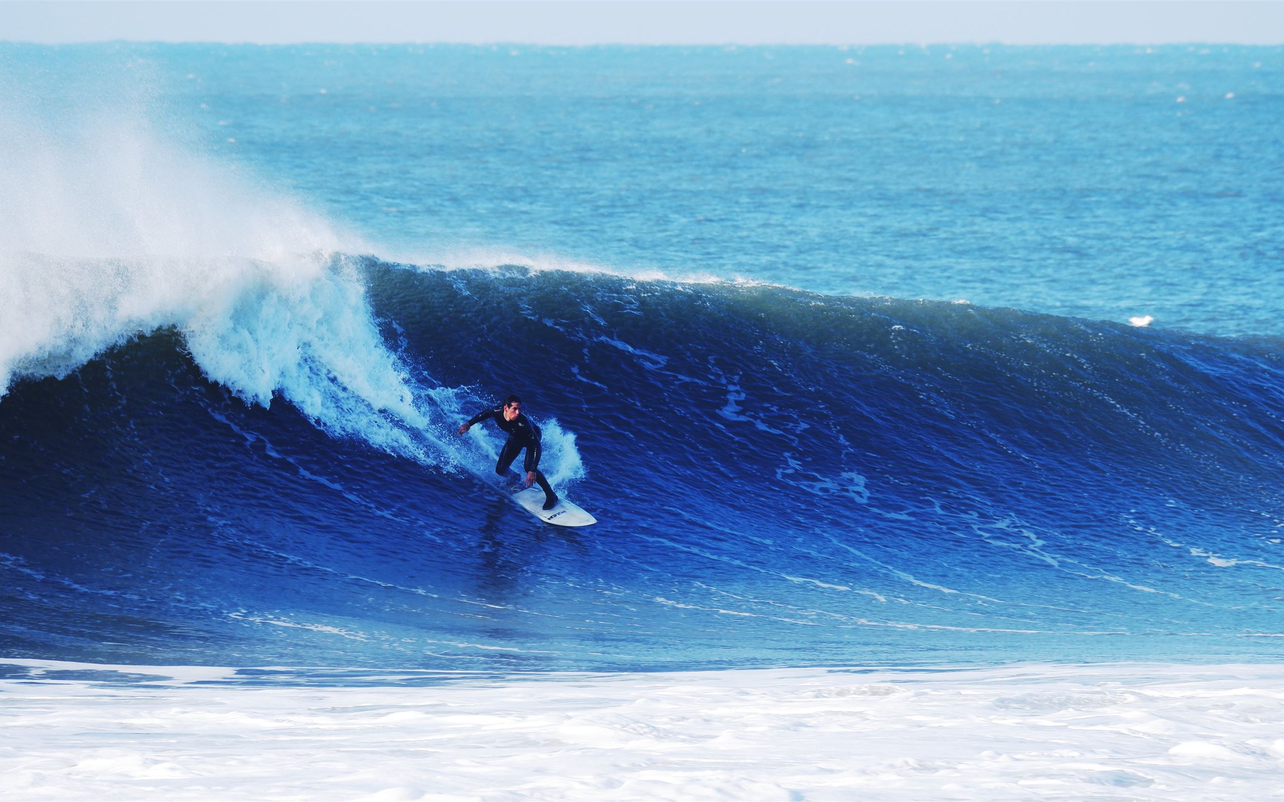 Surfista su grande onda blu, 2560x1600 2K+, PC