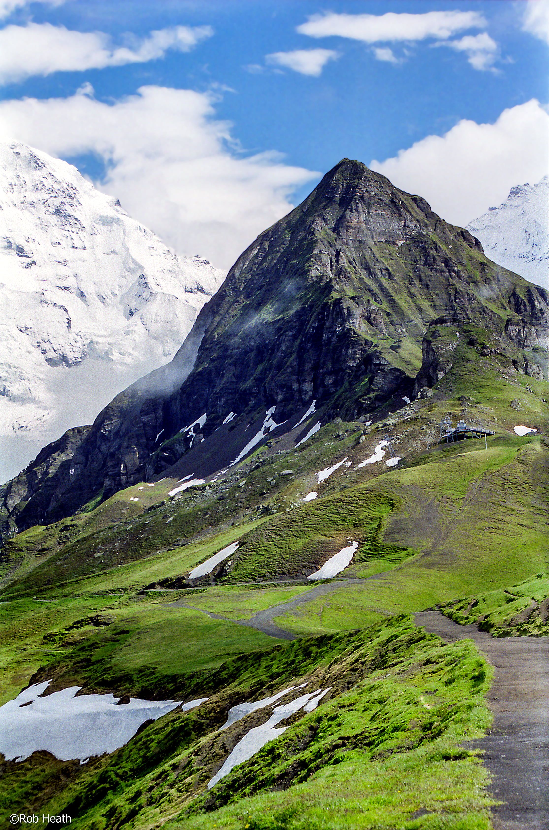Montagna svizzera con sentiero, 2230x3373 Full HD Verticale, iPhone Air