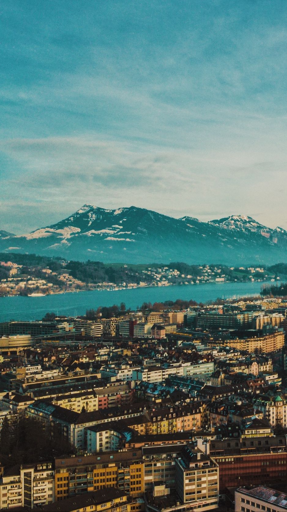 Città svizzera con montagne, 938x1668 Full HD Verticale, iPhone Pro