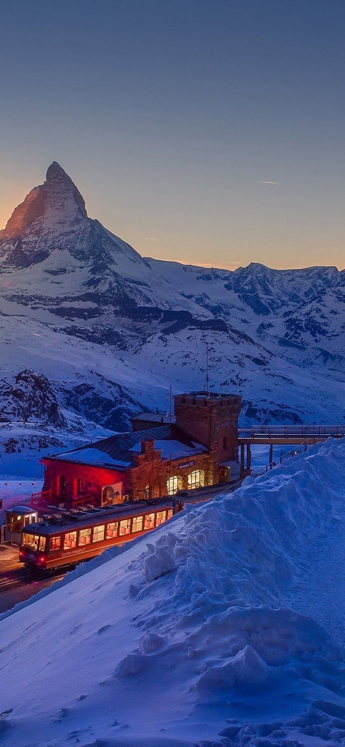 Cervino treno montagna Svizzera, 1125x2436 Full HD Verticale, iPhone Pro