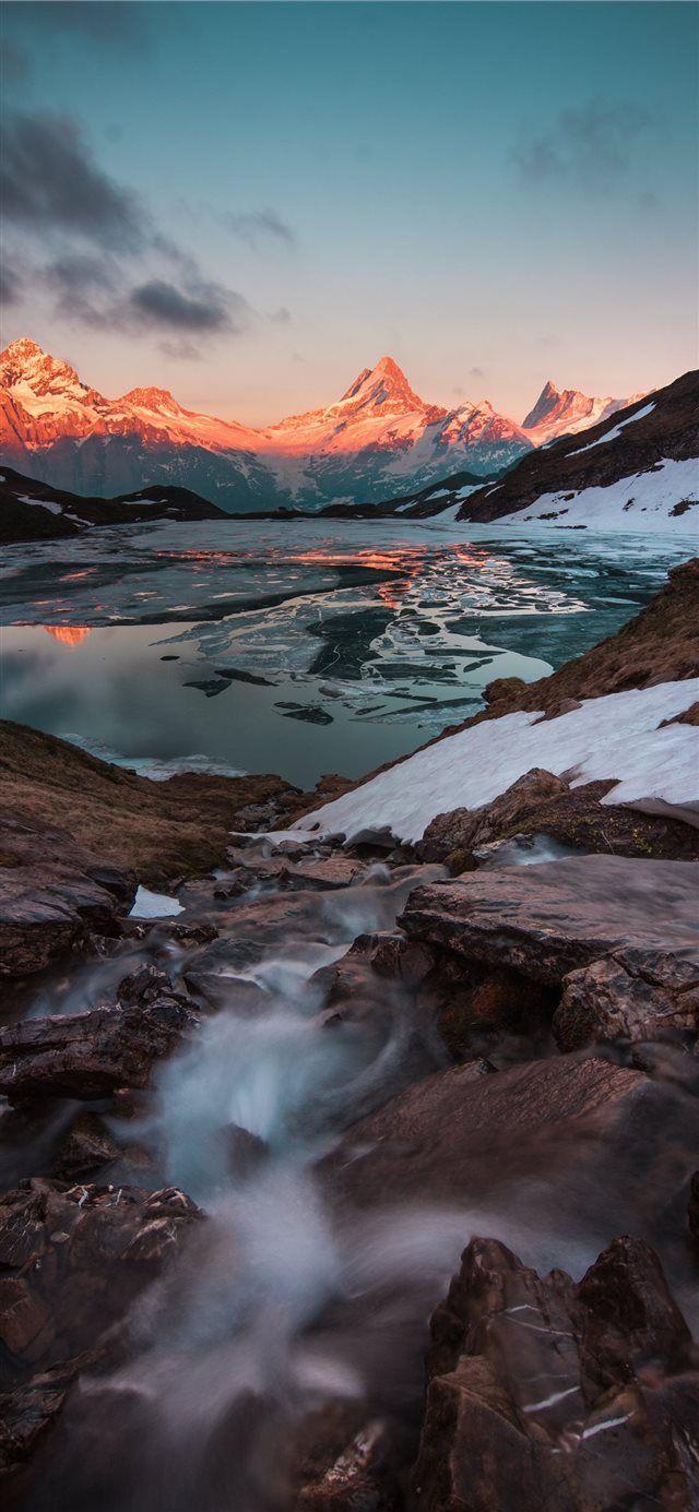 Lago alpino montagne innevate tramonto, 640x1385 Verticale, iPhone Pro Max