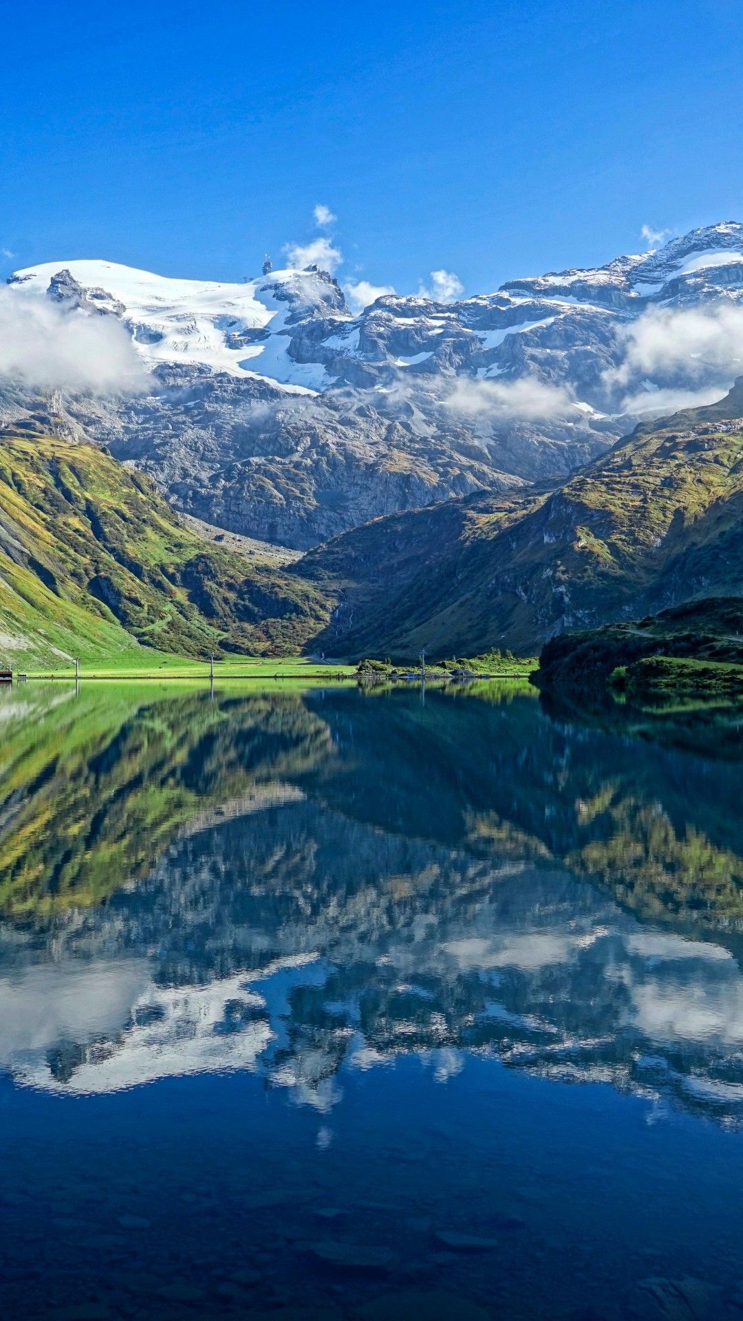 Lago alpino montagne Svizzera, 1080x1920 Verticale, iPhone Air