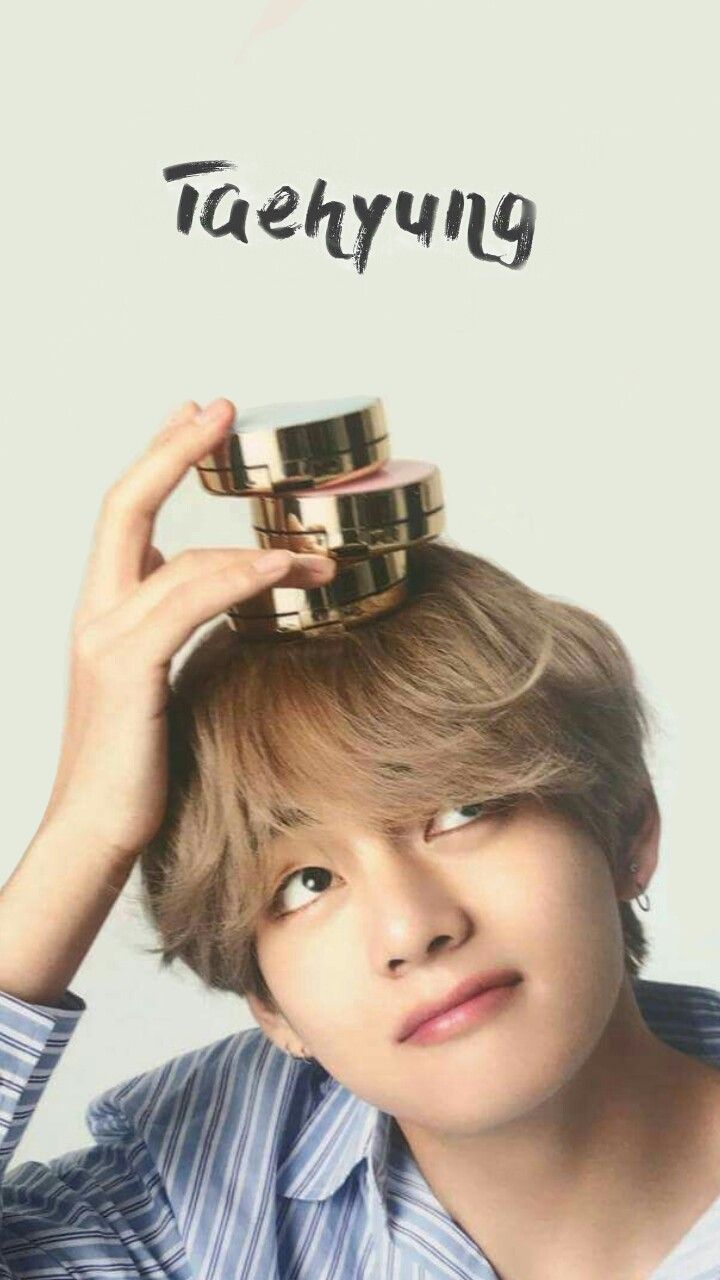 Taehyung BTS con tazze impilate, 720x1280 Full HD Verticale, Realme