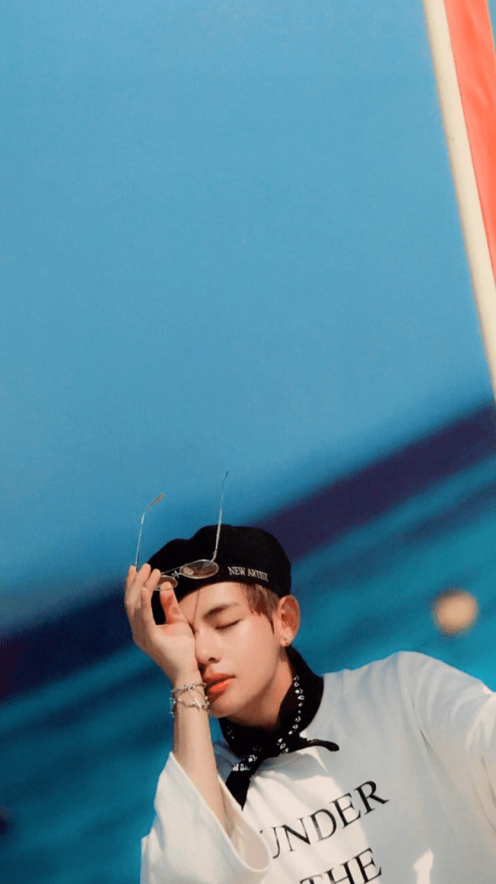 Taehyung BTS con cappellino, 719x1280 Verticale, Mobile