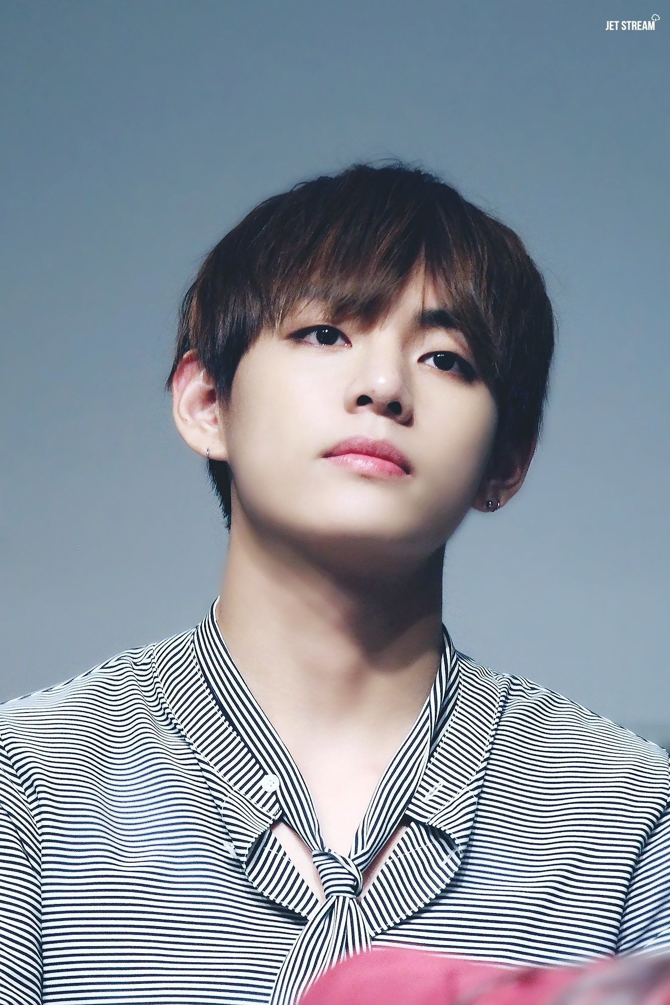 Ritratto Taehyung BTS camicia righe, 1333x2000 Full HD Verticale, Smartphone