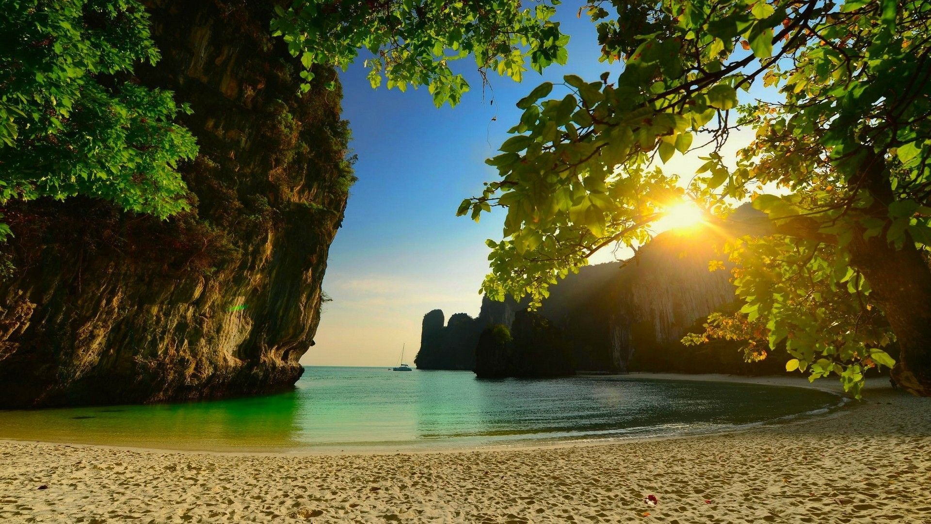 Spiaggia tropicale con scogliere, 1920x1080 Full HD, Desktop