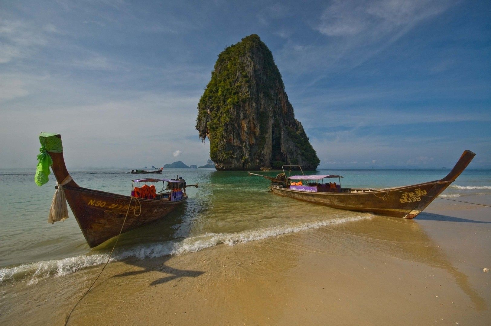 Spiaggia Thailandia con barche, 2560x1600 2K, Desktop