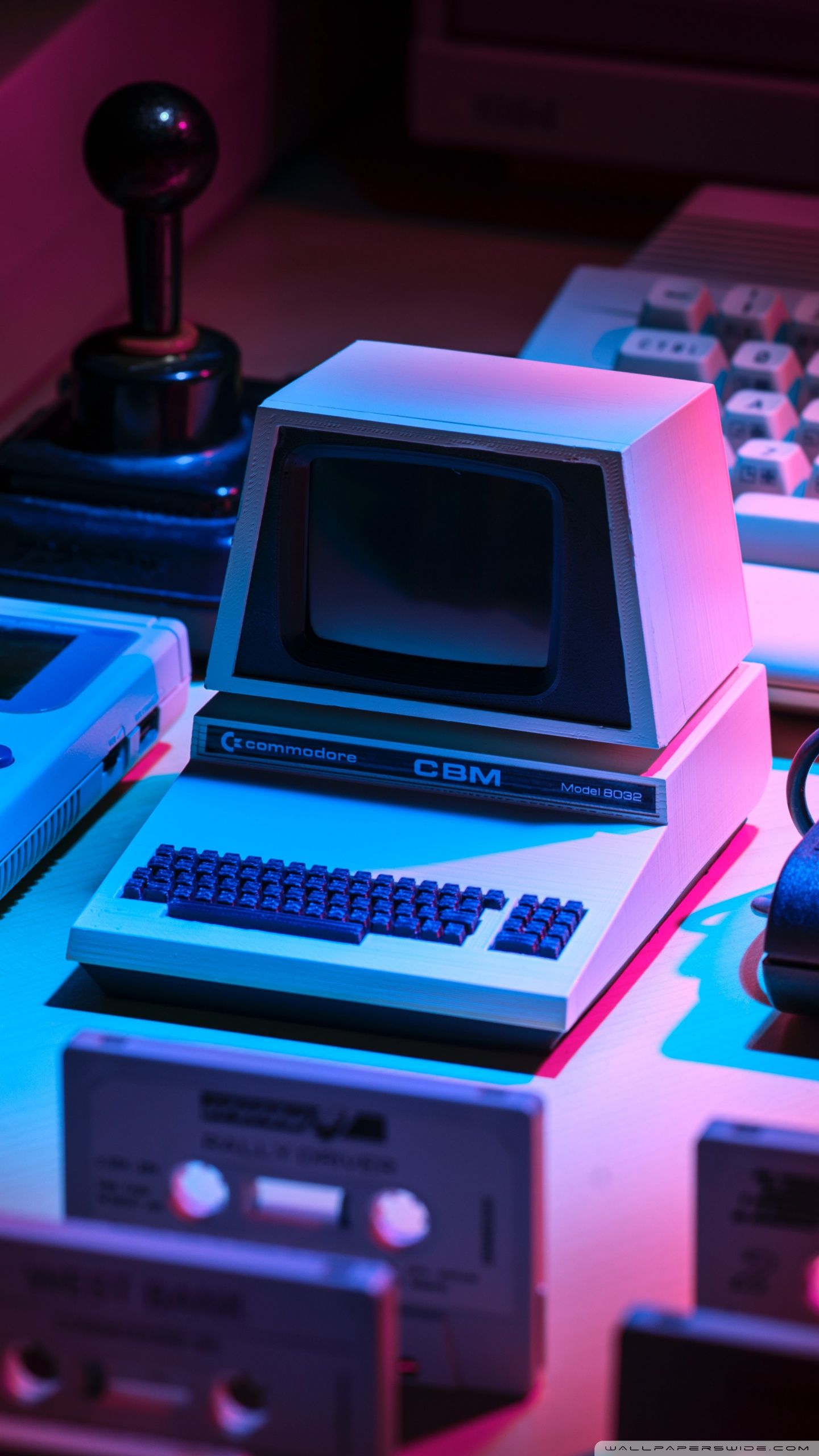 Computer retro con tastiera, 1440x2560 Full HD Verticale, Smartphone