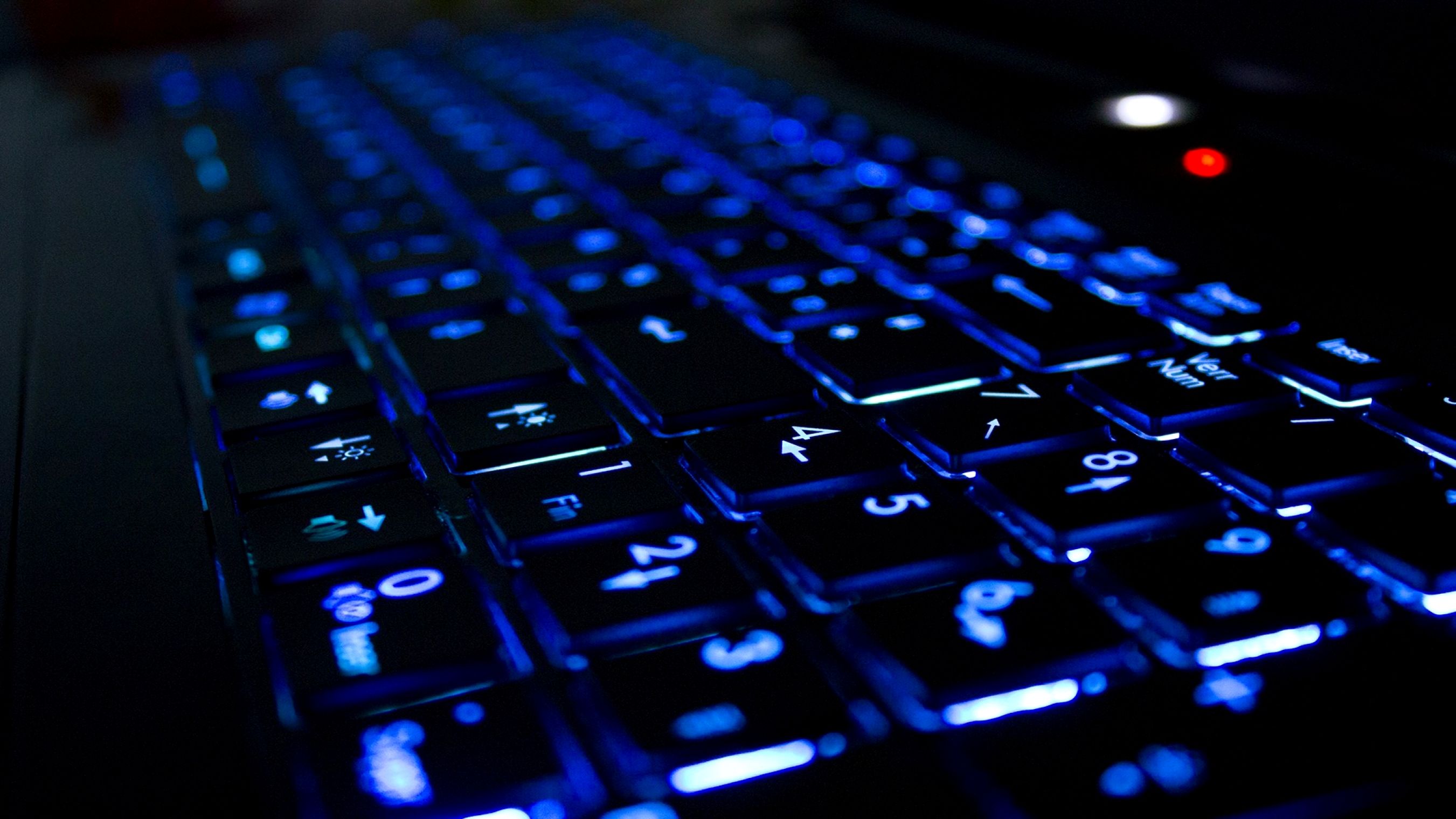 Tastiera retroilluminata blu, 2702x1520 2K QHD, PC