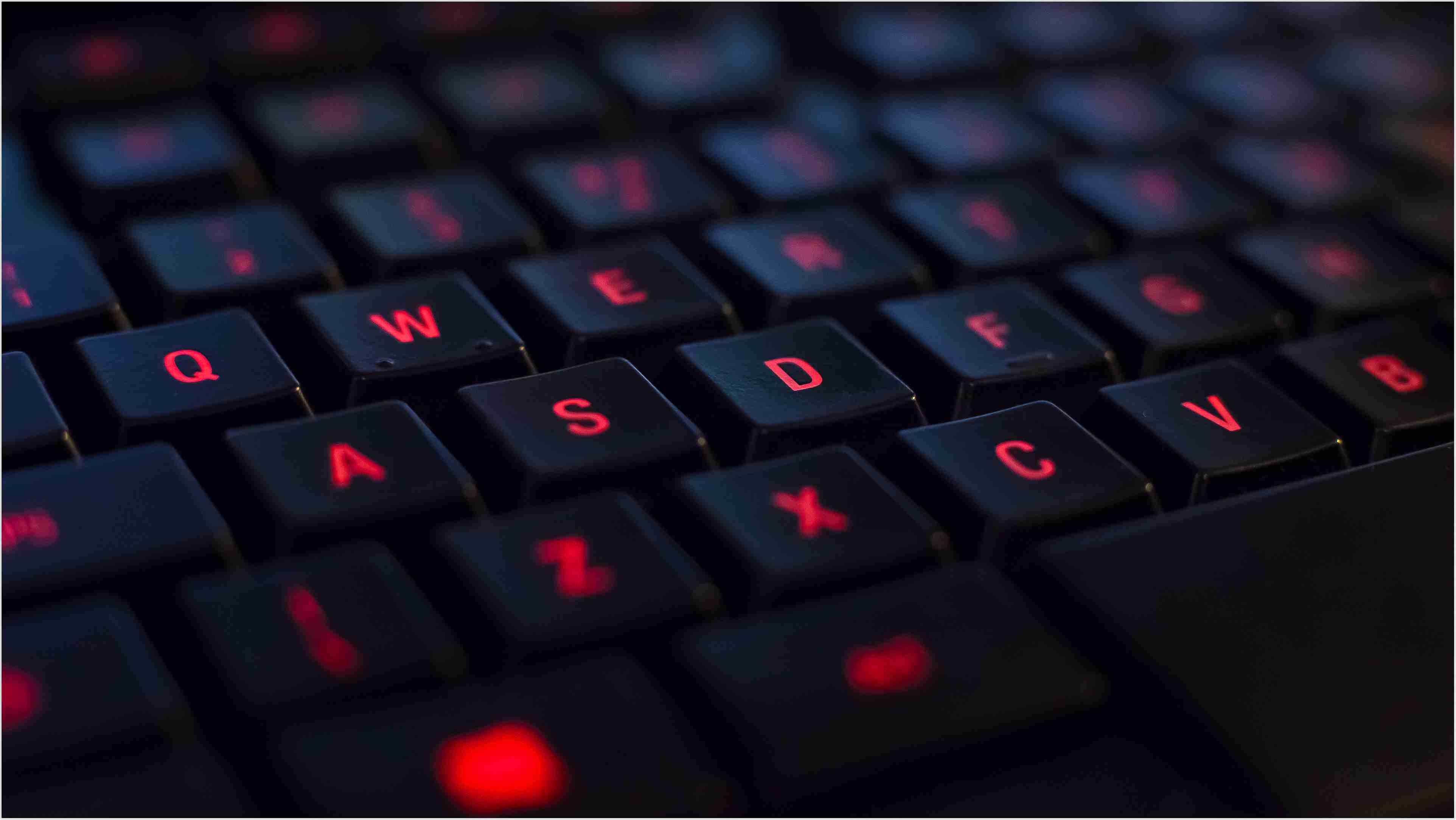 Tastiera gaming retroilluminata rossa, 3849x2169 UHD, PC 4K
