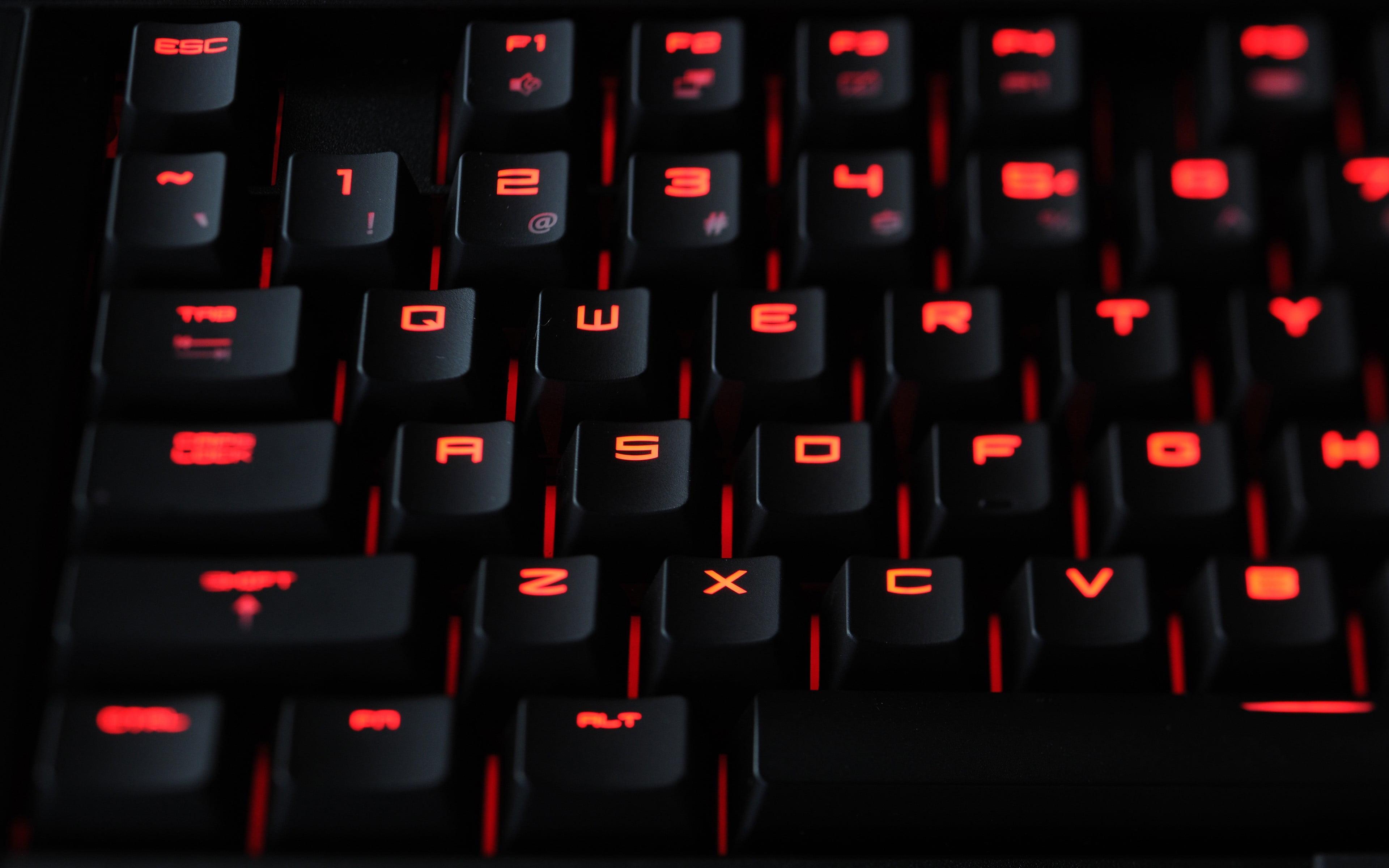 Tastiera gaming retroilluminata rossa, 3840x2400 UHD, PC 4K