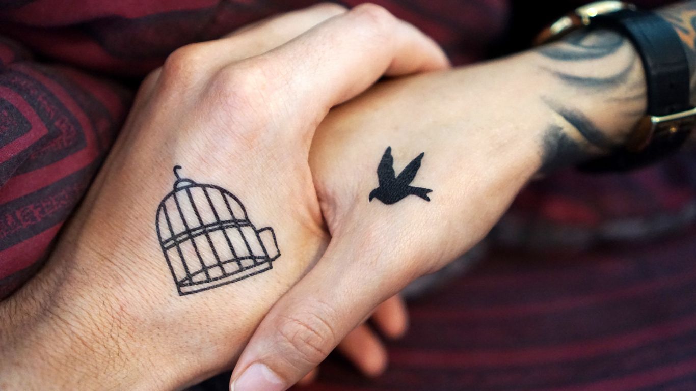 Mani con tatuaggi gabbia uccello, 1366x768 HD, Acer Nitro