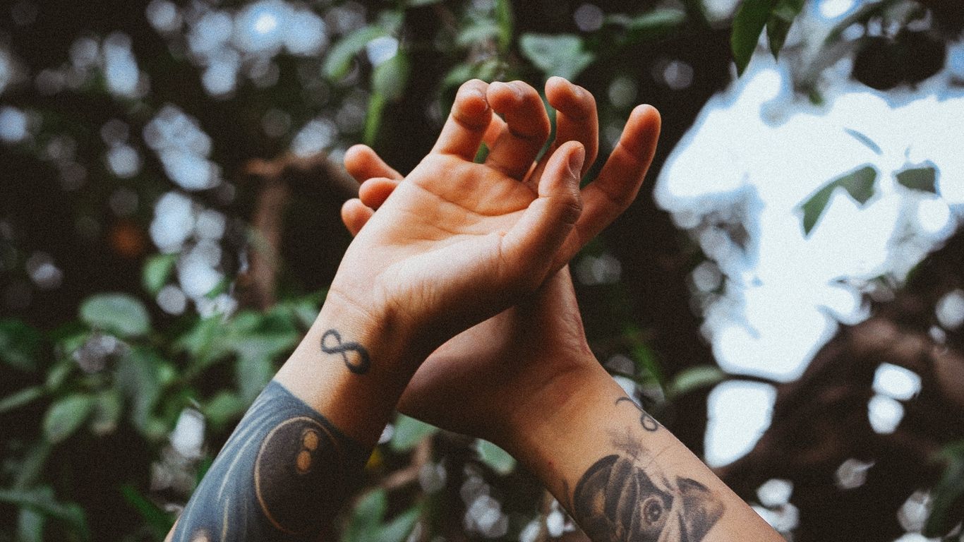 Mani con tatuaggi, 1366x768 720p, Ultrabook
