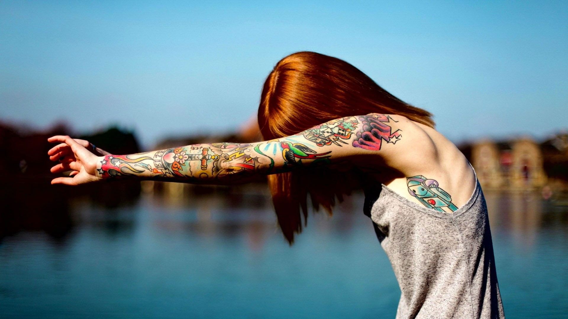 Ragazza rossa braccio tatuato, 1920x1080 1080p, Notebook Gaming