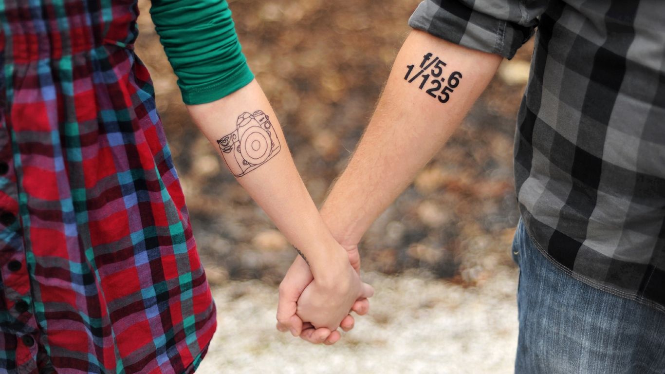 Coppia mani tatuate, 1366x768 HD, Laptop